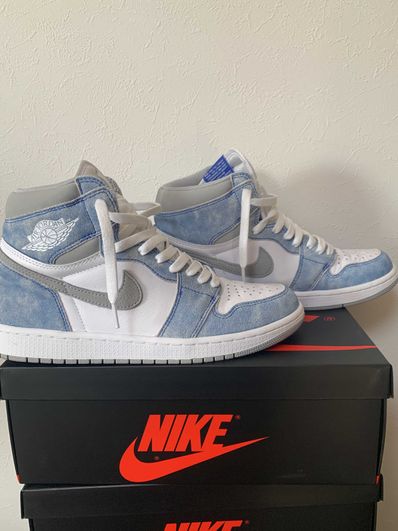 Nike Air Jordan 1 High OG "Hyper Royal"