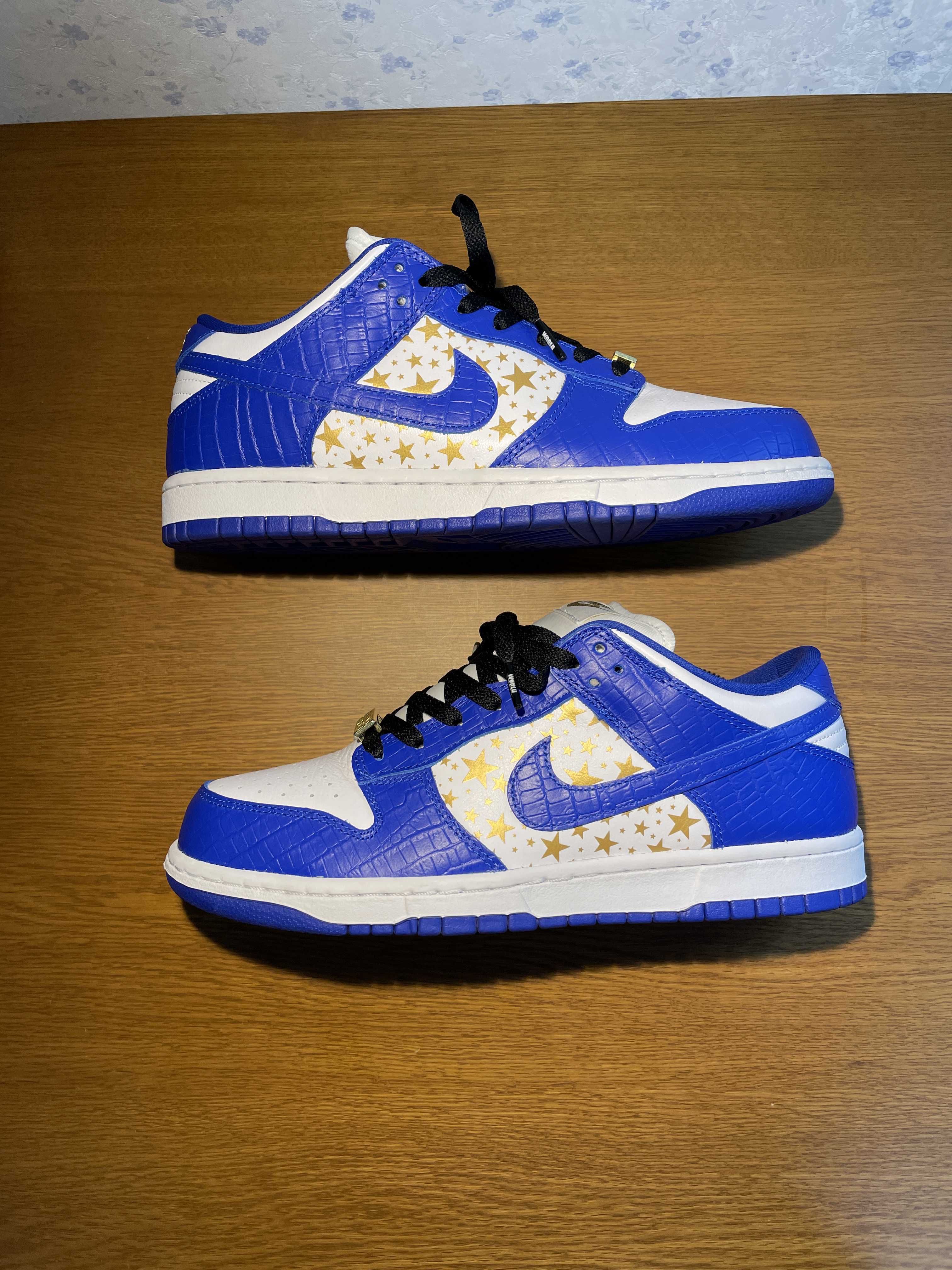 Supreme × Nike SB Dunk Low OG QS Gold Stars "White/Hyper Blue"