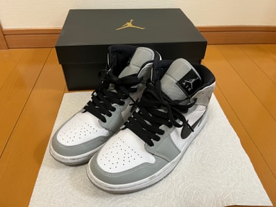 Nike Air Jordan 1 Mid "Light Smoke Grey/White/Black"