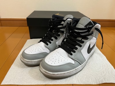 Nike Air Jordan 1 Mid "Light Smoke Grey/White/Black"