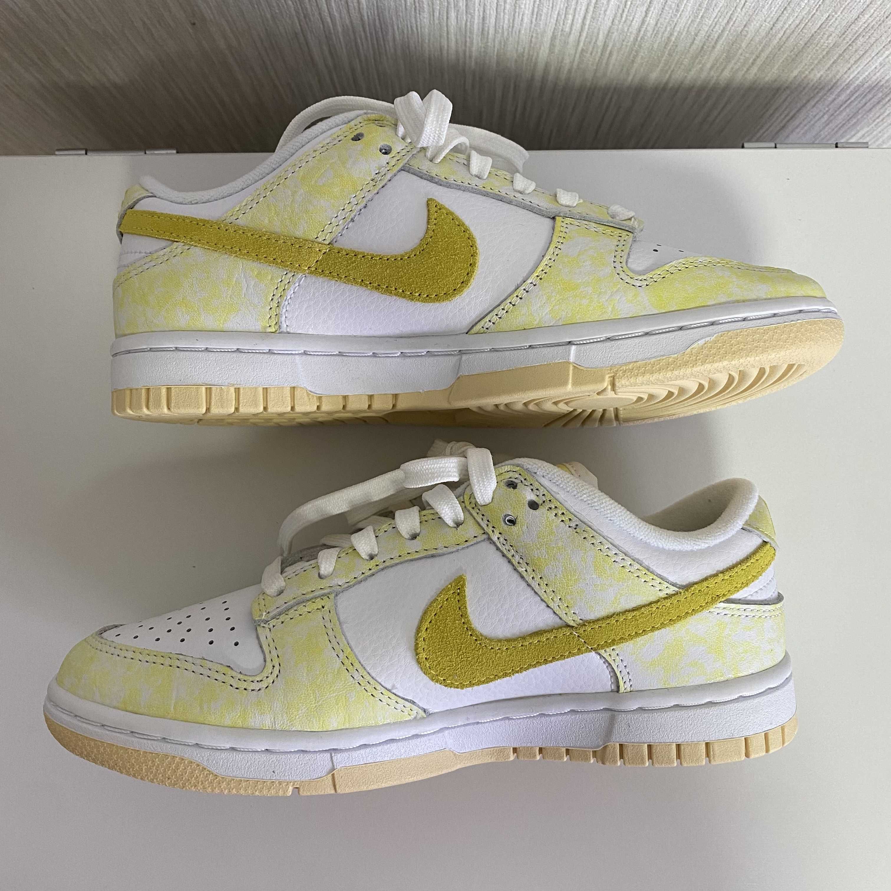 NIKE Women's DUNK LOW "YELLOW STRIKE"