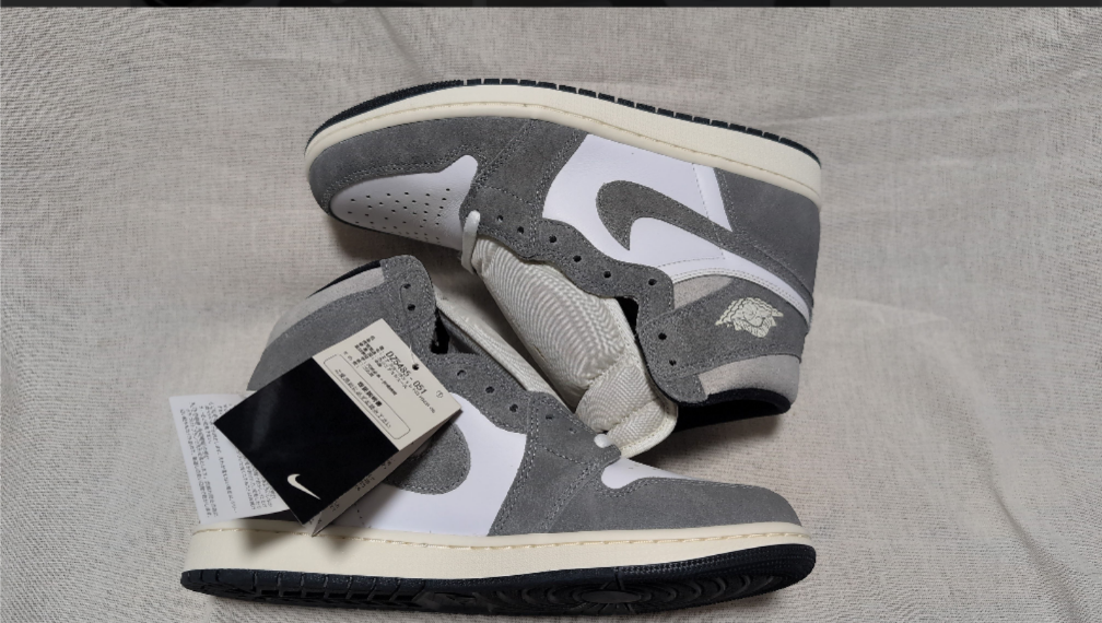 Nike Air Jordan 1 Retro High OG "Black and Smoke Grey"