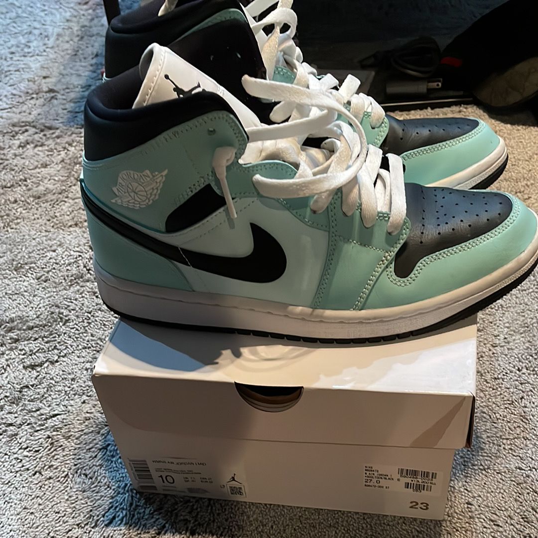 NIKE Women's AIR JORDAN 1 MID "AQUA BLUE"