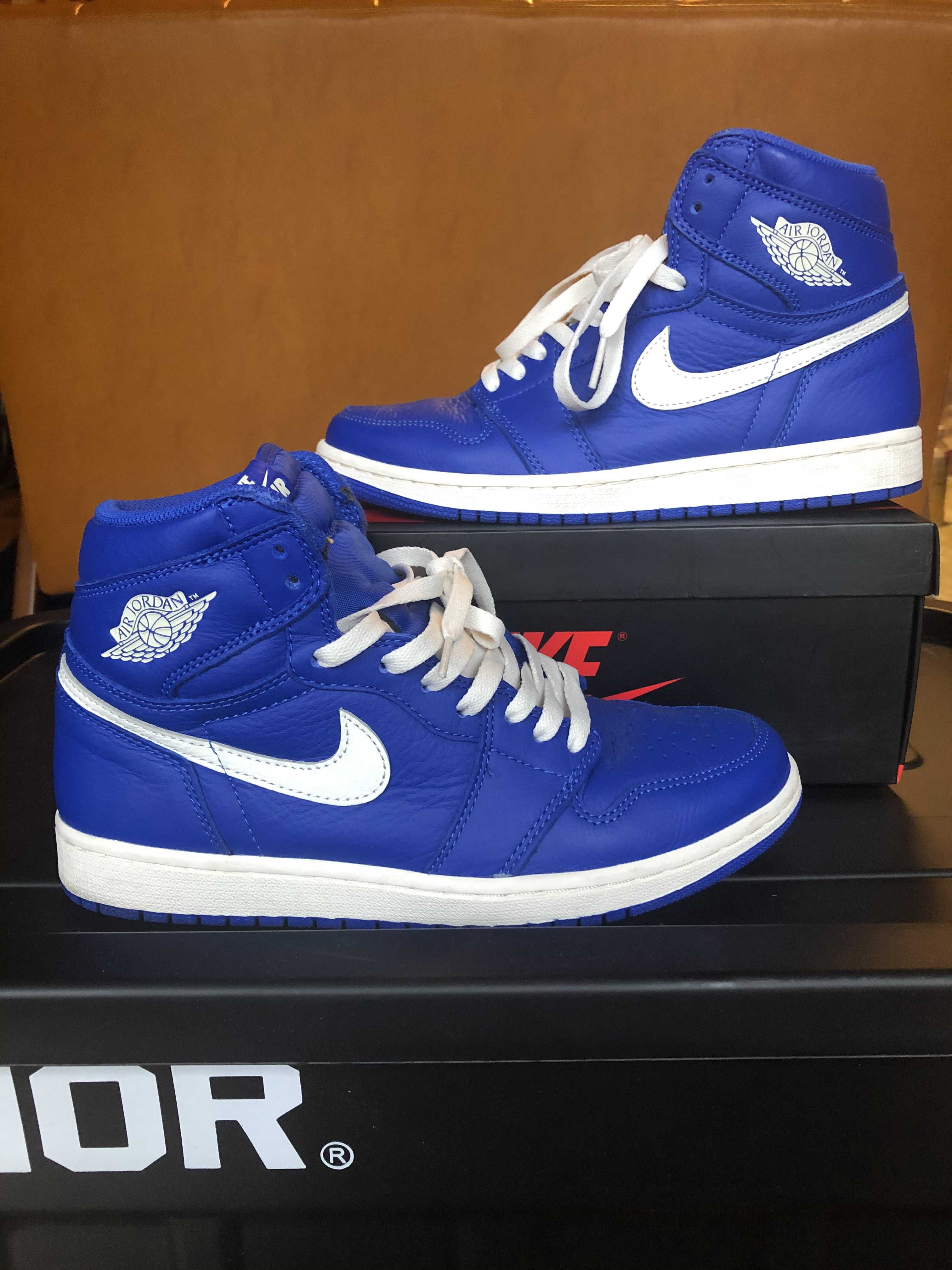 Nike Air Jordan 1 Retro High "Hyper Royal"