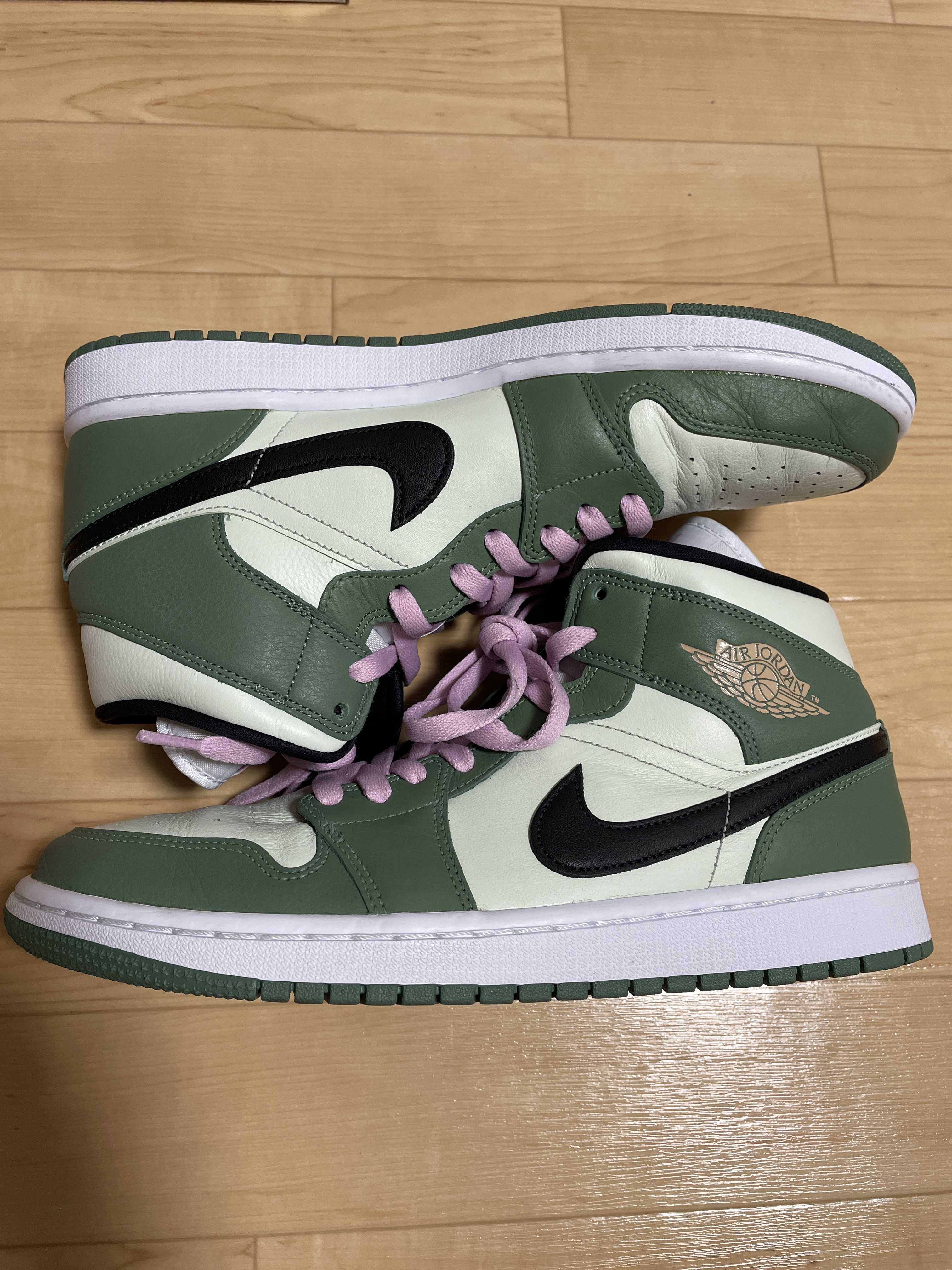 NIKE Women's AIR JORDAN 1 MID SE "DUTCH GREEN"