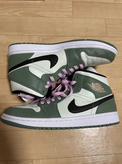 NIKE Women's AIR JORDAN 1 MID SE "DUTCH GREEN"