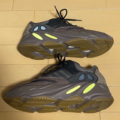 YEEZY BOOST 700 WAVE RUNNER DARK GREY