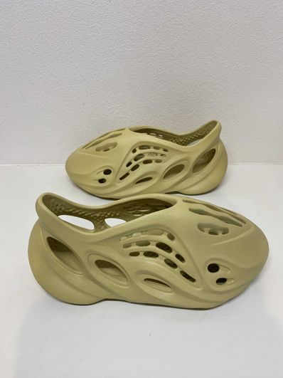 adidas YEEZY Foam Runner "Sulfur"