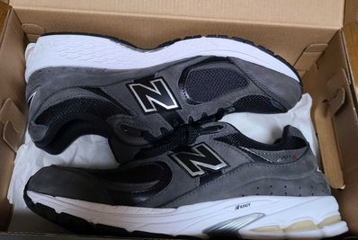 New Balance 2002R "Black/Gray"