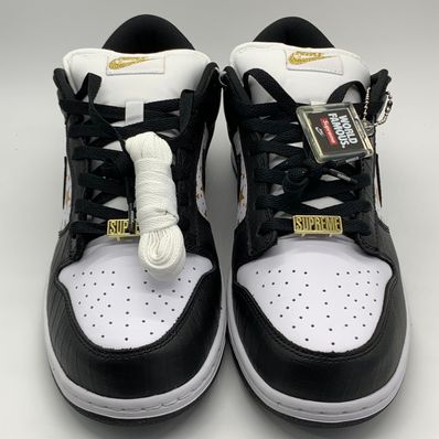 Supreme × Nike SB Dunk Low OG QS Gold Stars "White/Black"