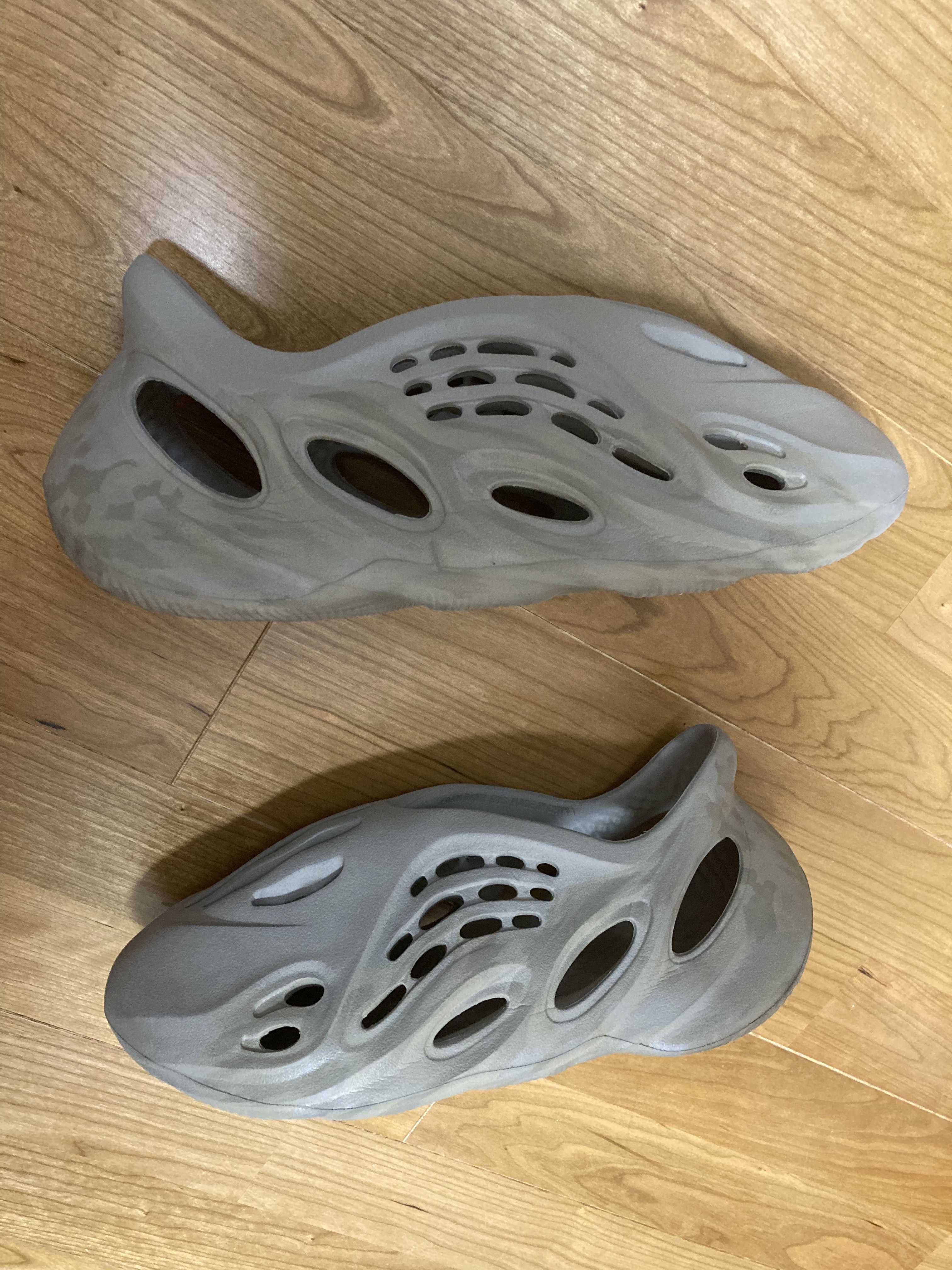 adidas YEEZY Foam Runner "Stone Sage"