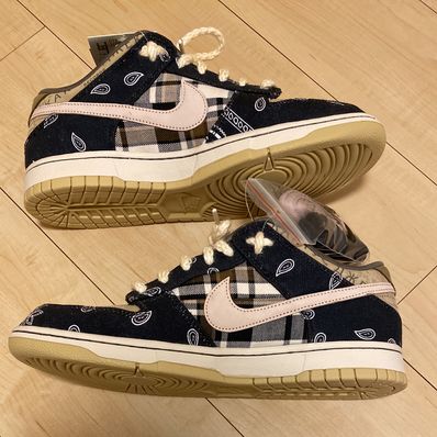 Travis Scott × Nike SB Dunk Low "Black/Parachute Beige"