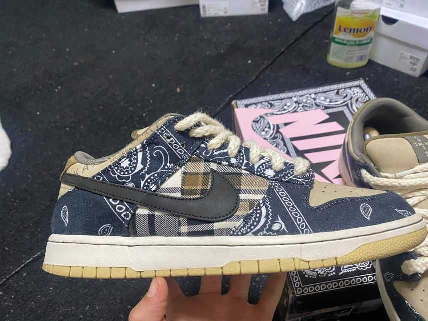 Travis Scott × Nike SB Dunk Low "Black/Parachute Beige"