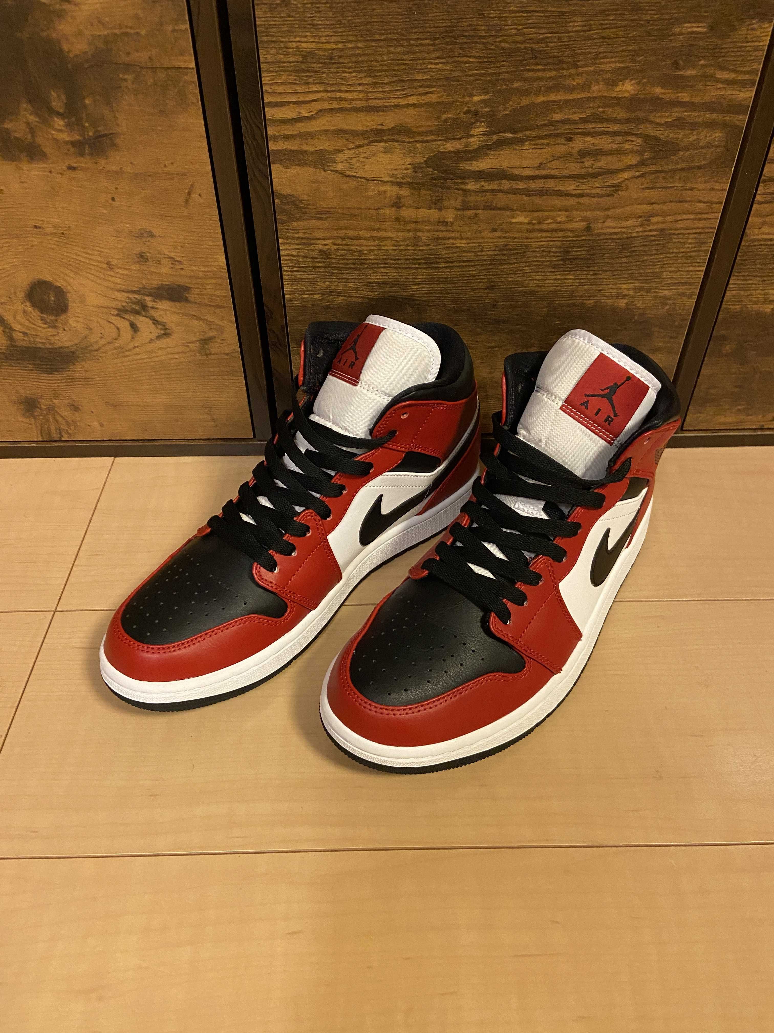 Nike Air Jordan 1 Mid "Chicago Black Toe"