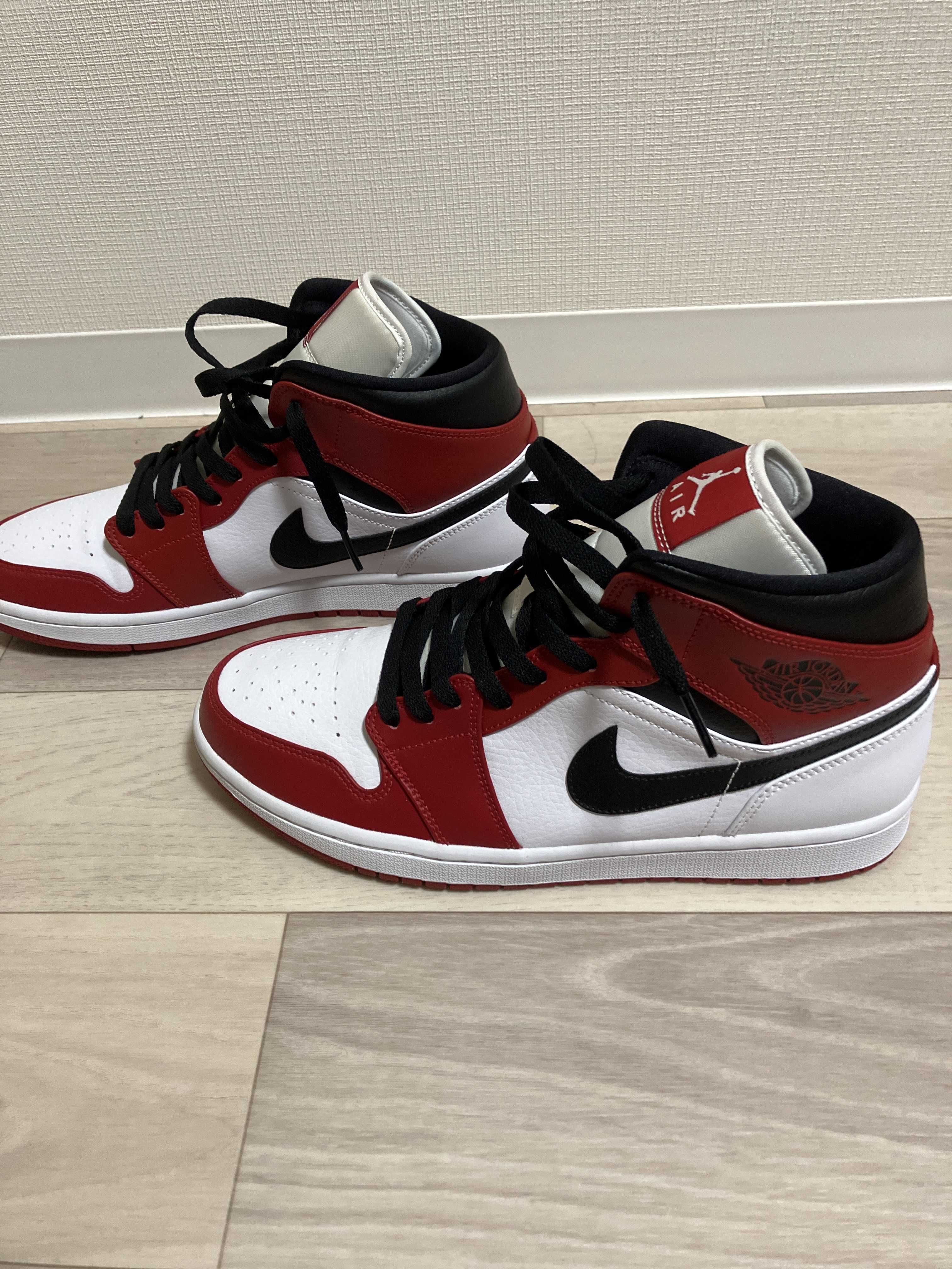 Nike Air Jordan 1 Mid "Chicago"