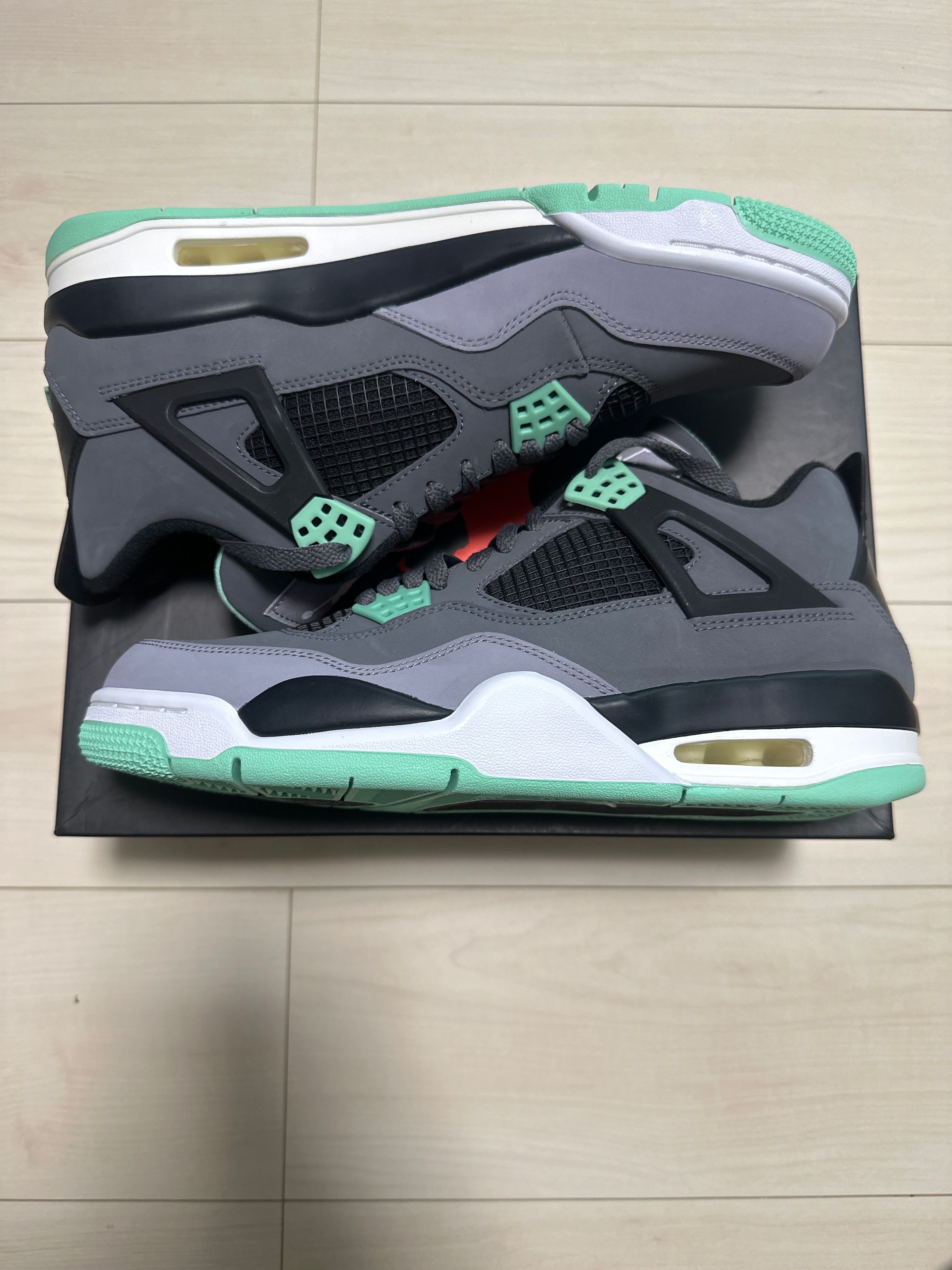 NIKE AIR JORDAN 4 RETRO GREEN GLOW