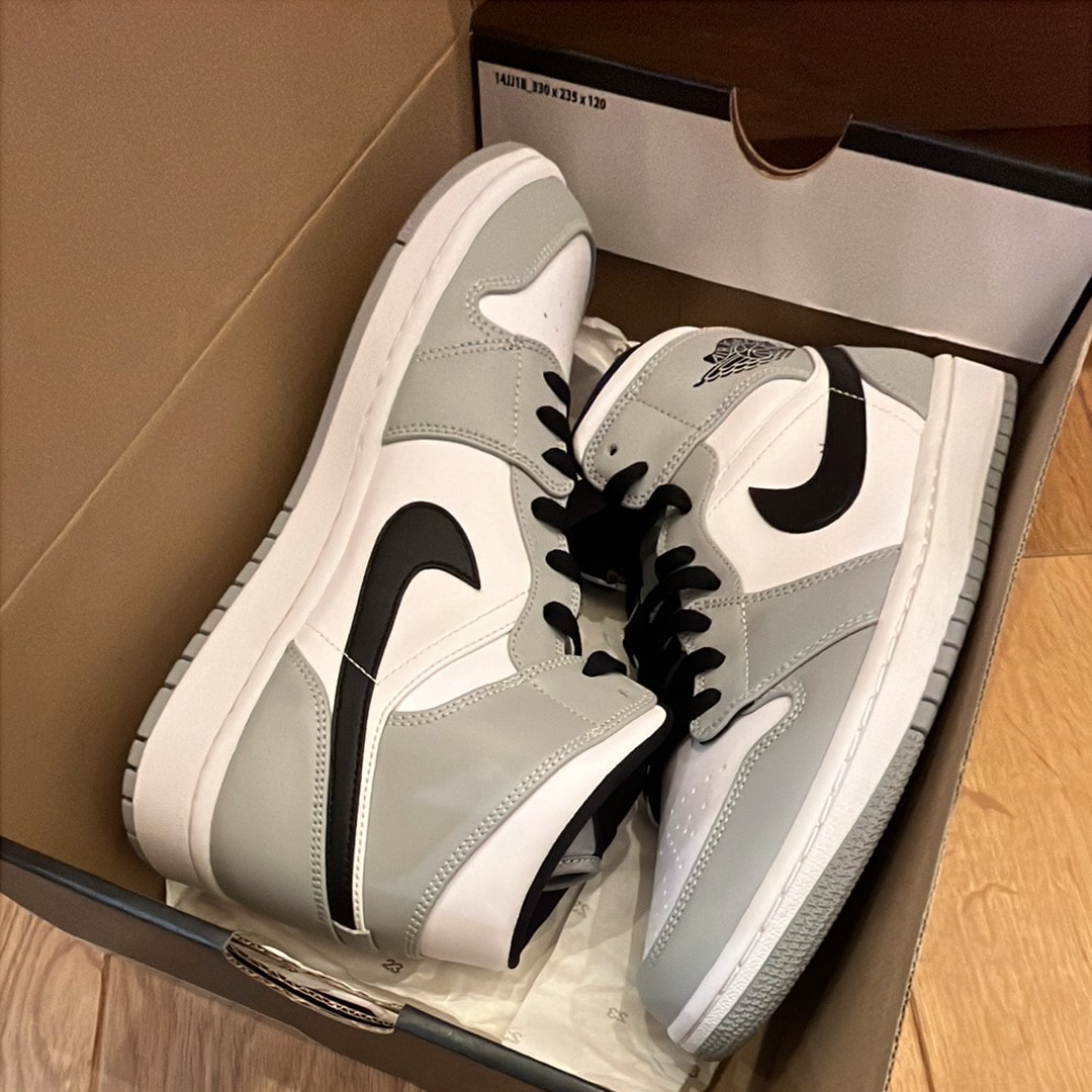 Nike Air Jordan 1 Mid "Light Smoke Grey/White/Black"