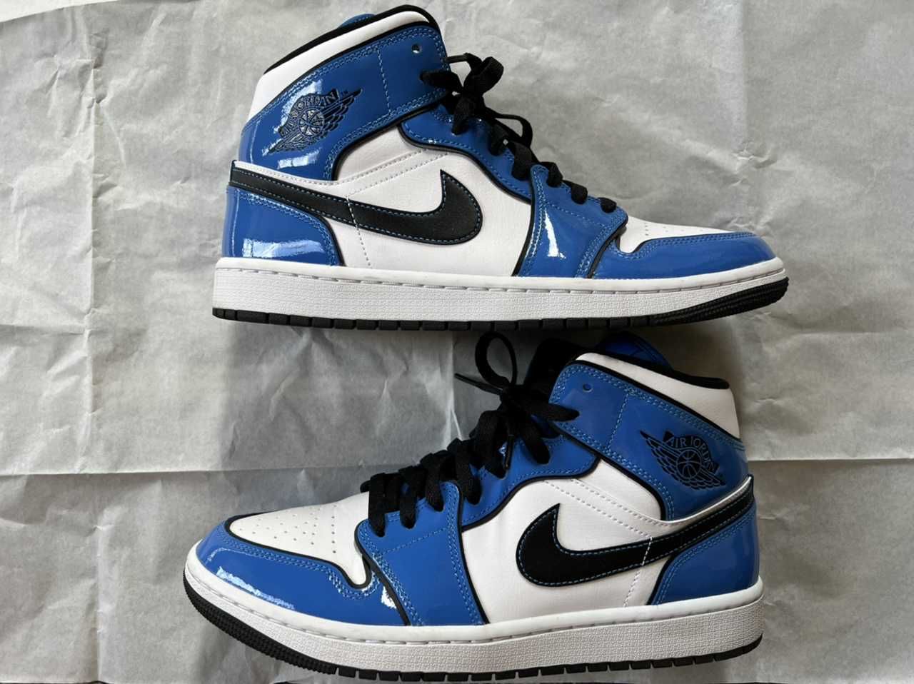 Nike Air Jordan 1 Mid SE "Signal Blue"