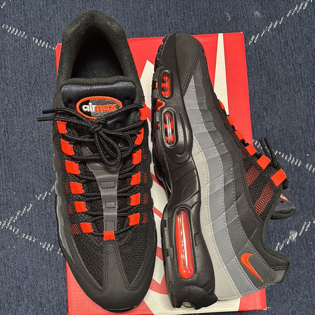 Nike Air Max 95 "Black/Hyper Crimson"