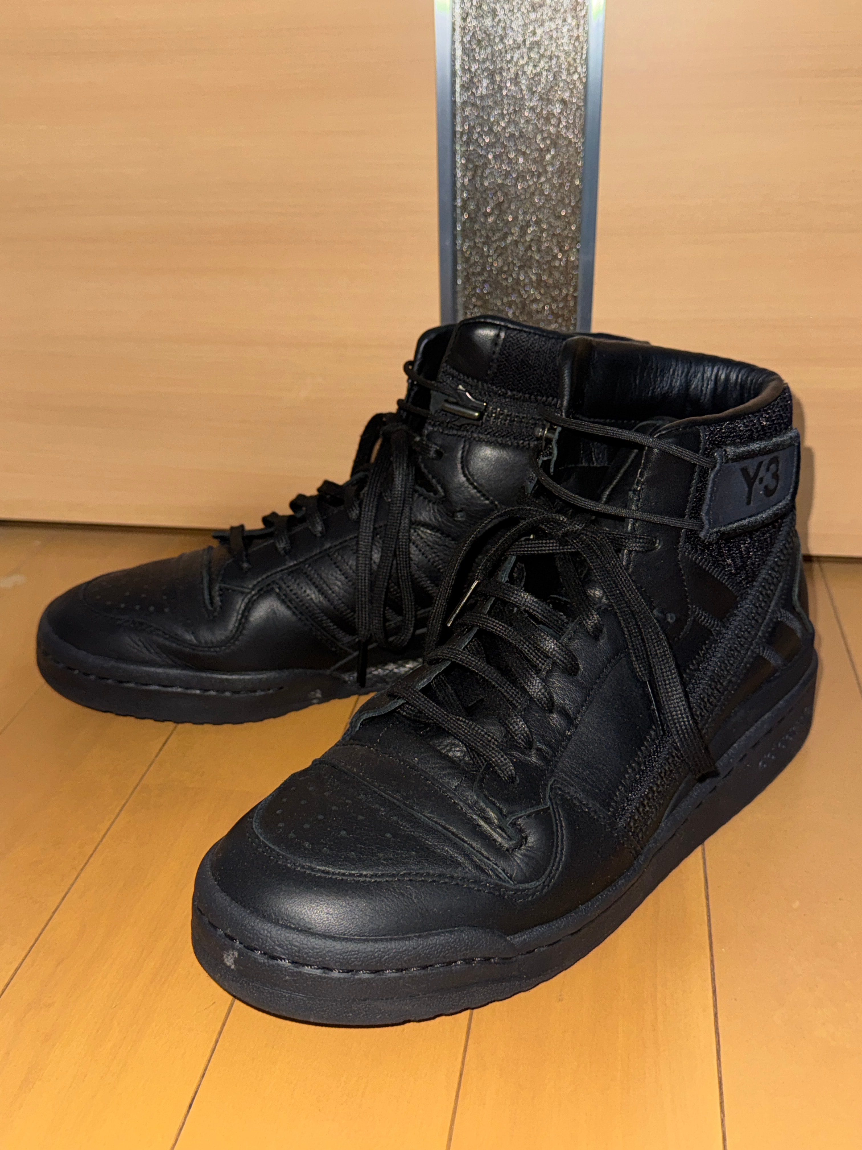 ワイスリー × アディダス フォーラム ハイ OG "トリプル ブラック"