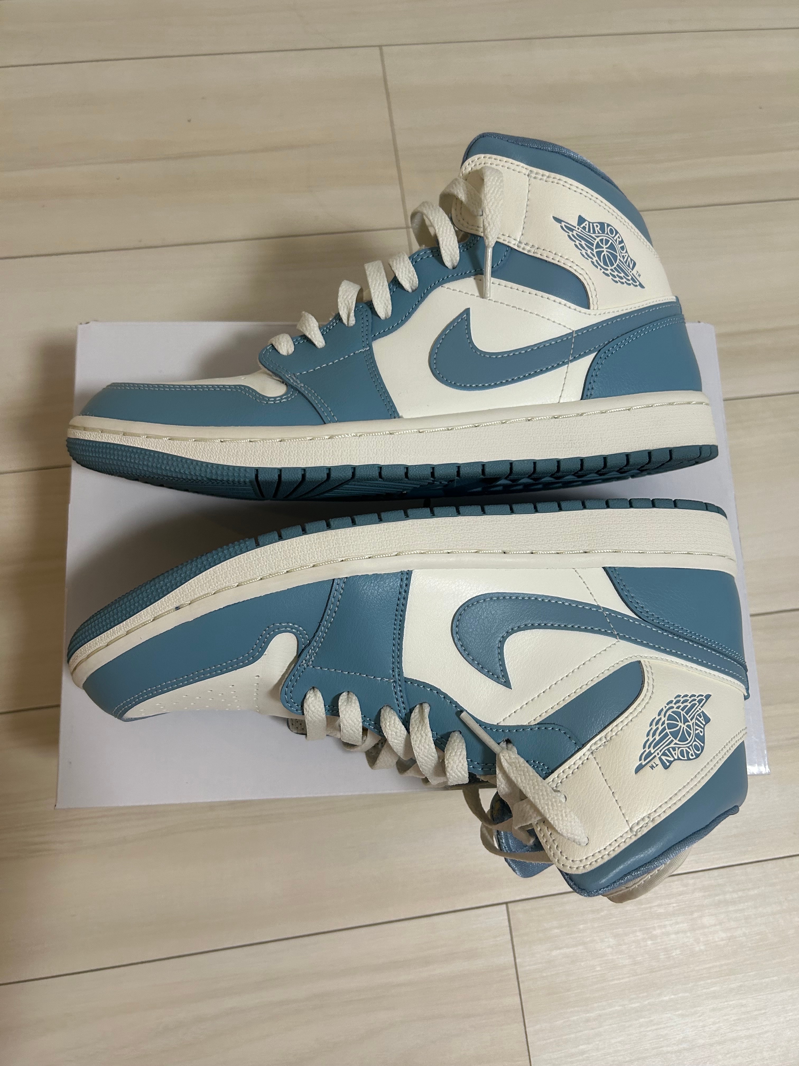 Nike Women's Air Jordan 1 Mid "University Blue"