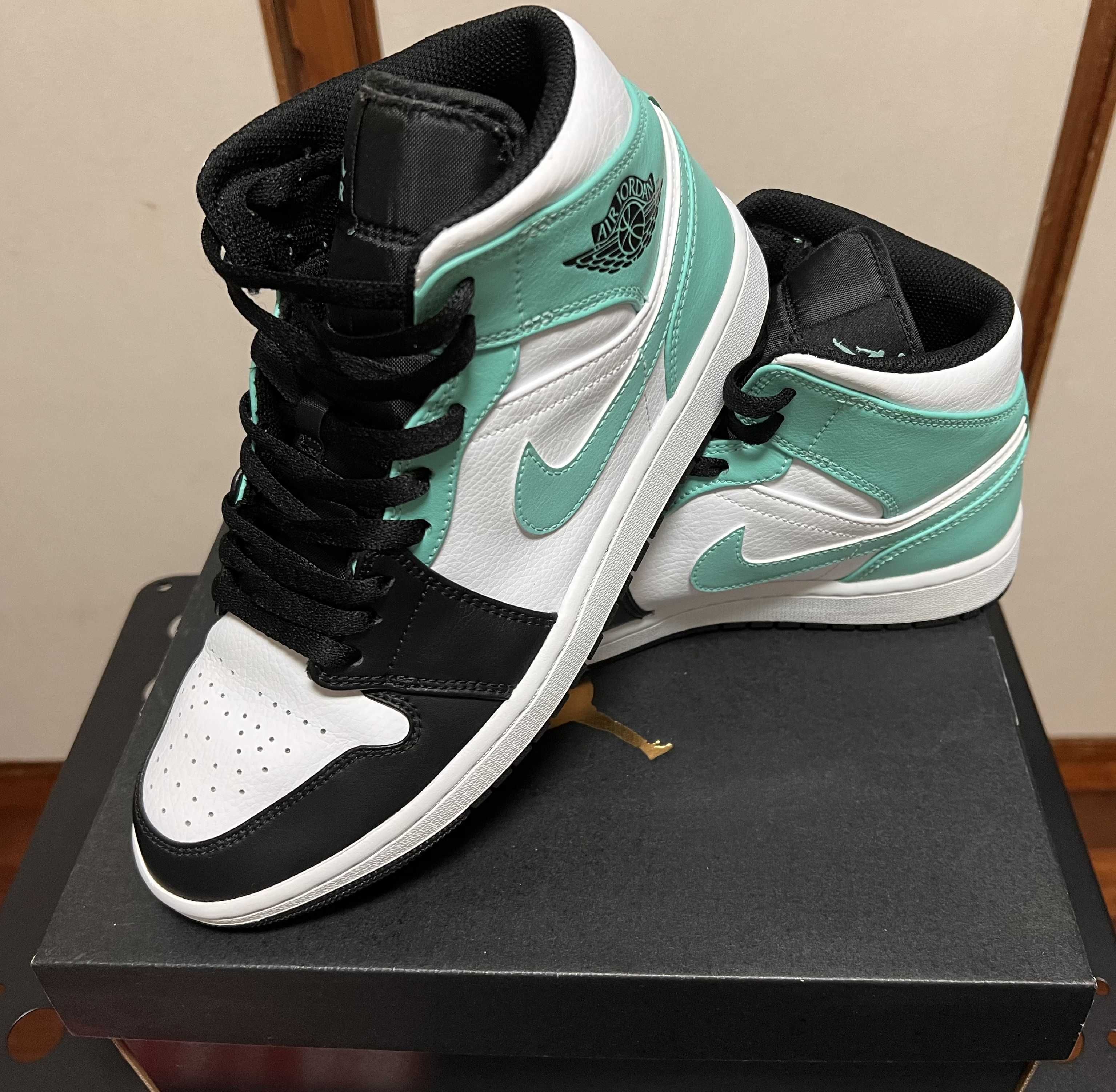 NIKE AIR JORDAN 1 MID "TROPICAL TWIST"