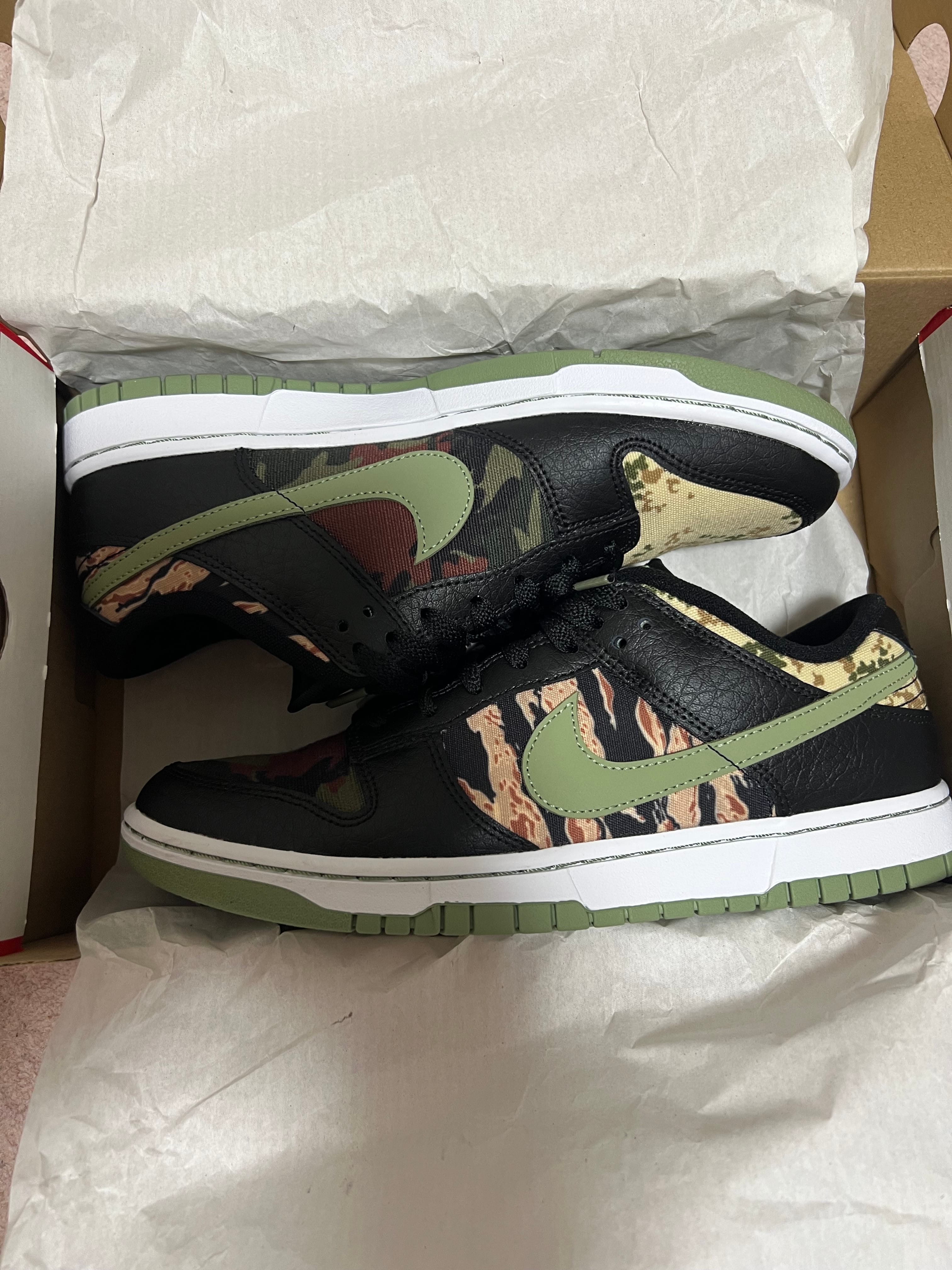 NIKE DUNK LOW SE "BLACK MULTI CAMO"