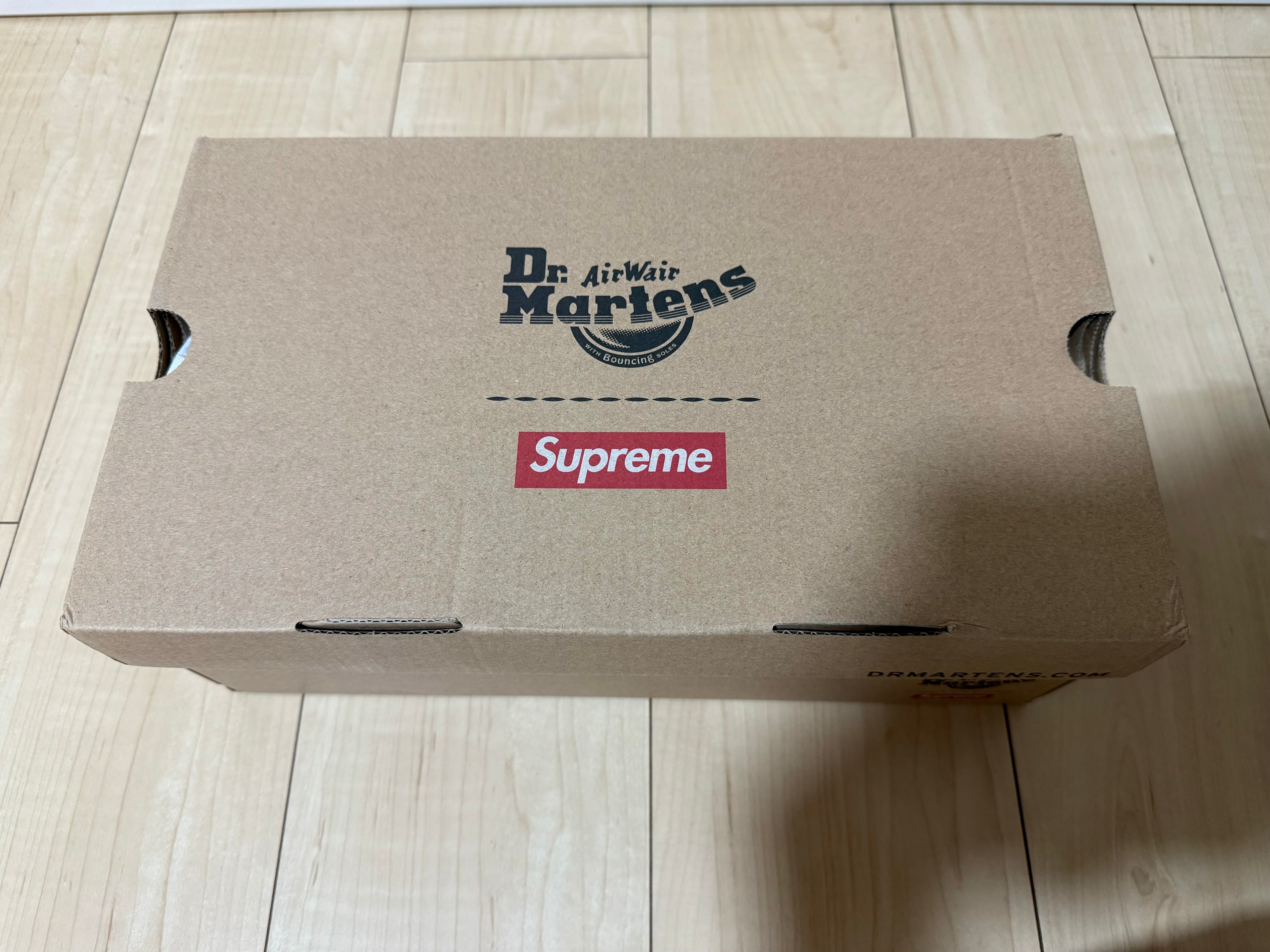 シュプリーム × ドクターマーチン スタッズ ペントン ローファー "ダークグリーン" 25SS Week 13