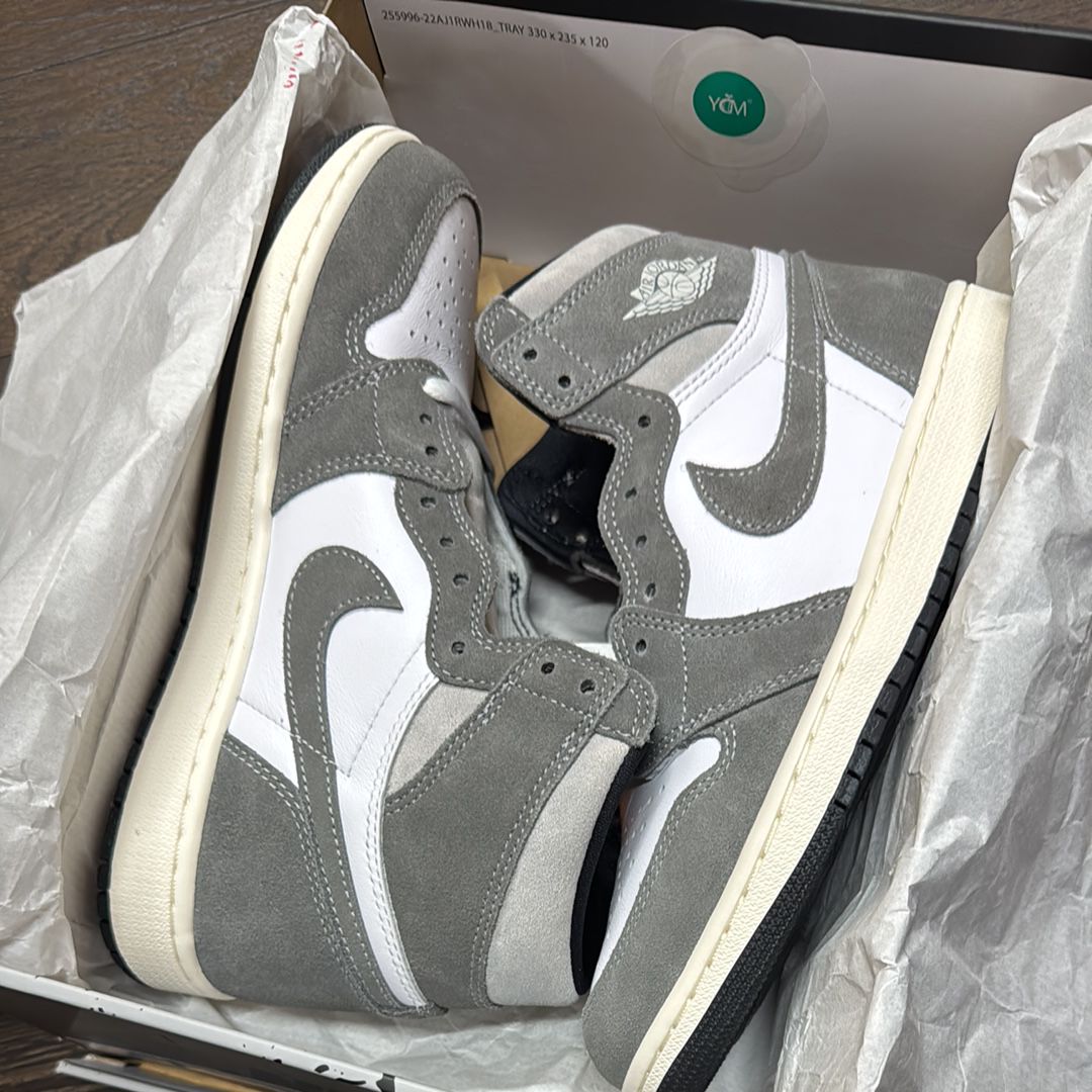 Nike Air Jordan 1 Retro High OG "Black and Smoke Grey"