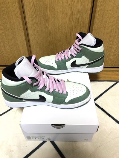 NIKE Women's AIR JORDAN 1 MID SE "DUTCH GREEN"