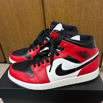 Nike Air Jordan 1 Mid "Chicago Black Toe"