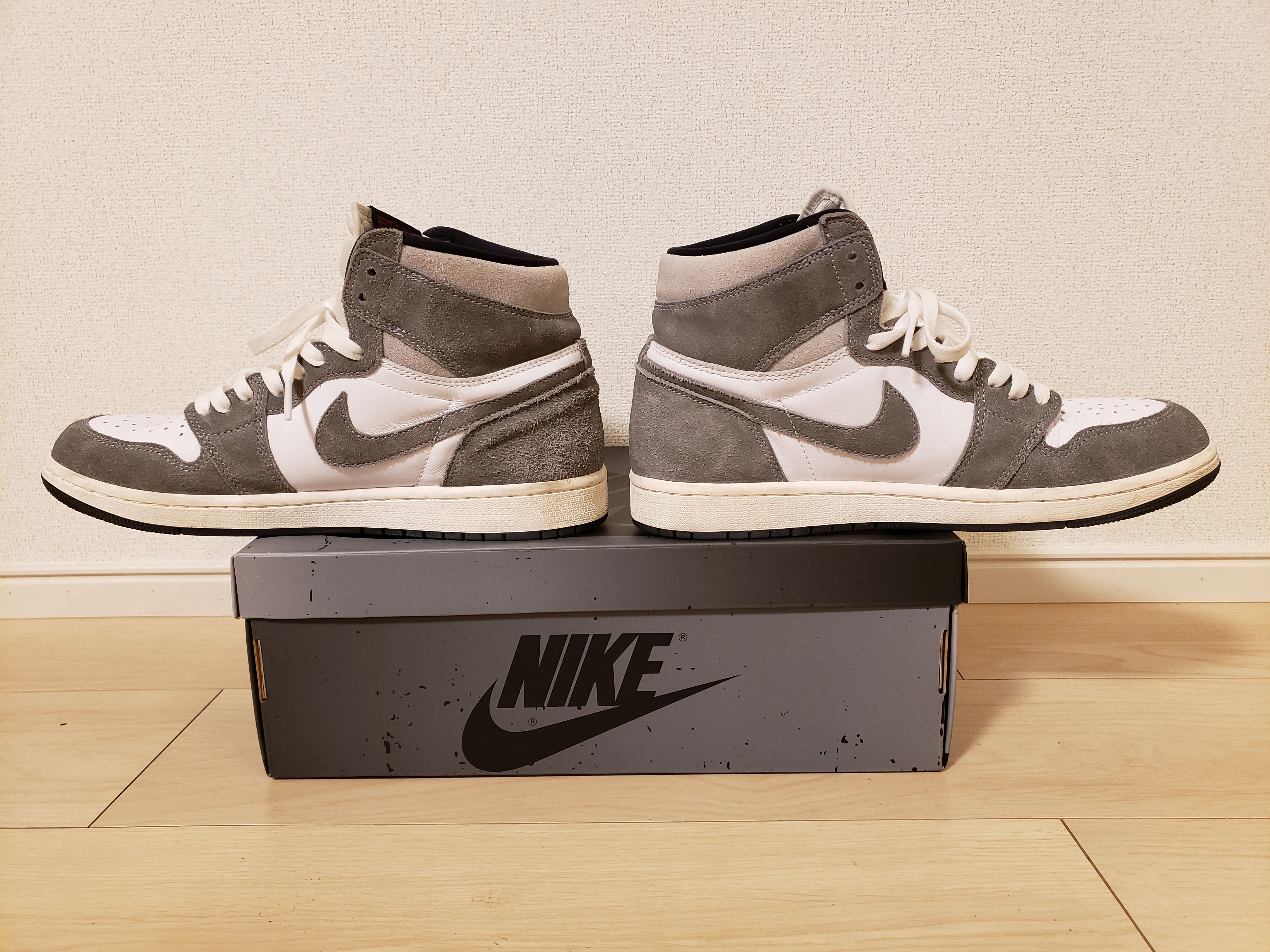 Nike Air Jordan 1 Retro High OG "Black and Smoke Grey"