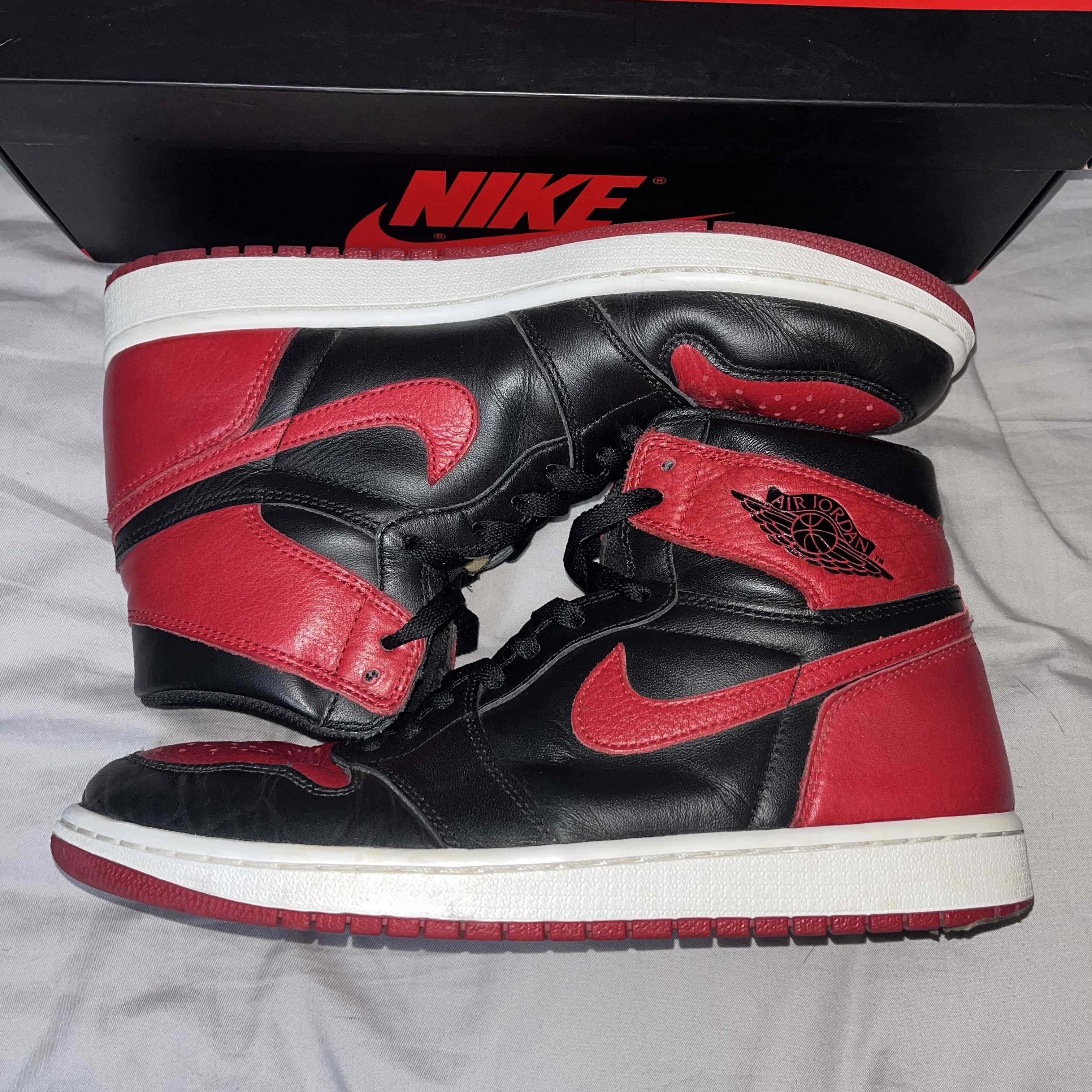 Nike Air Jordan 1 Retro High OG "Bred/Banned" (2016)