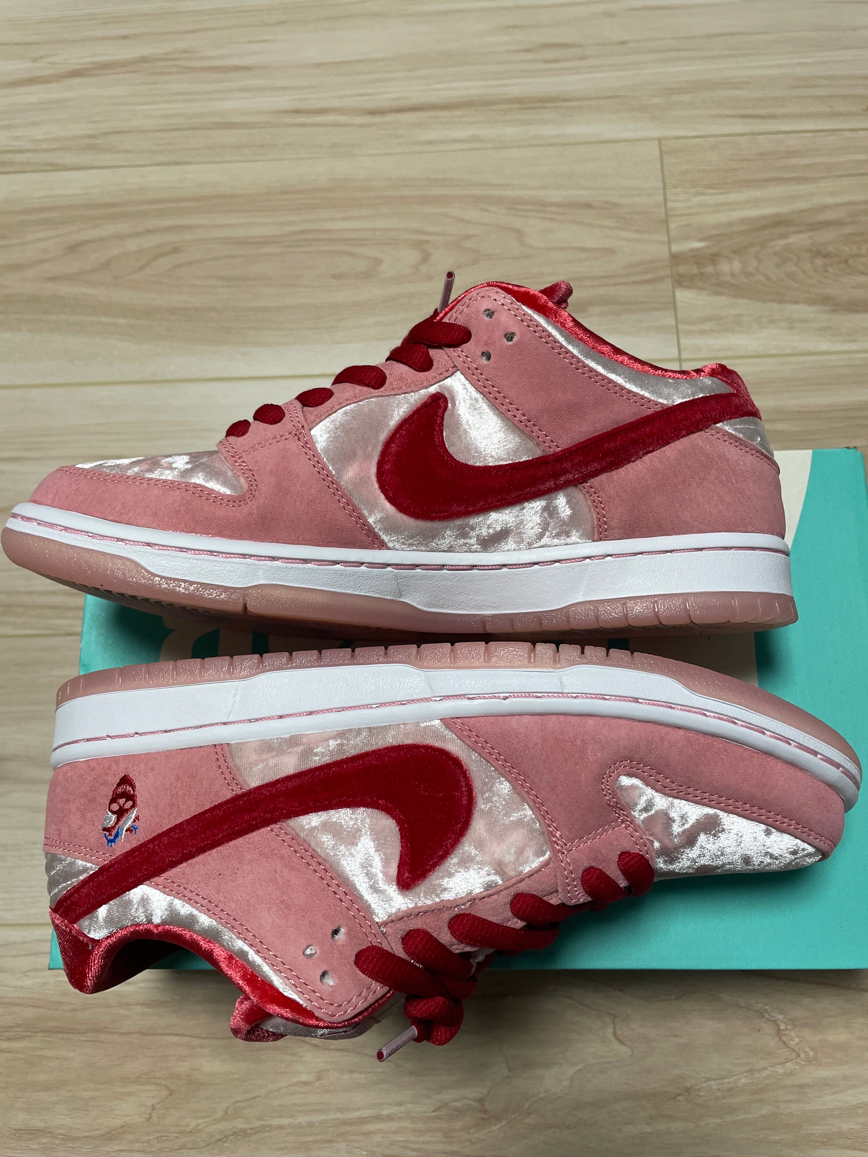 Strangelove × Nike SB Dunk Low "Valentine’s Day"