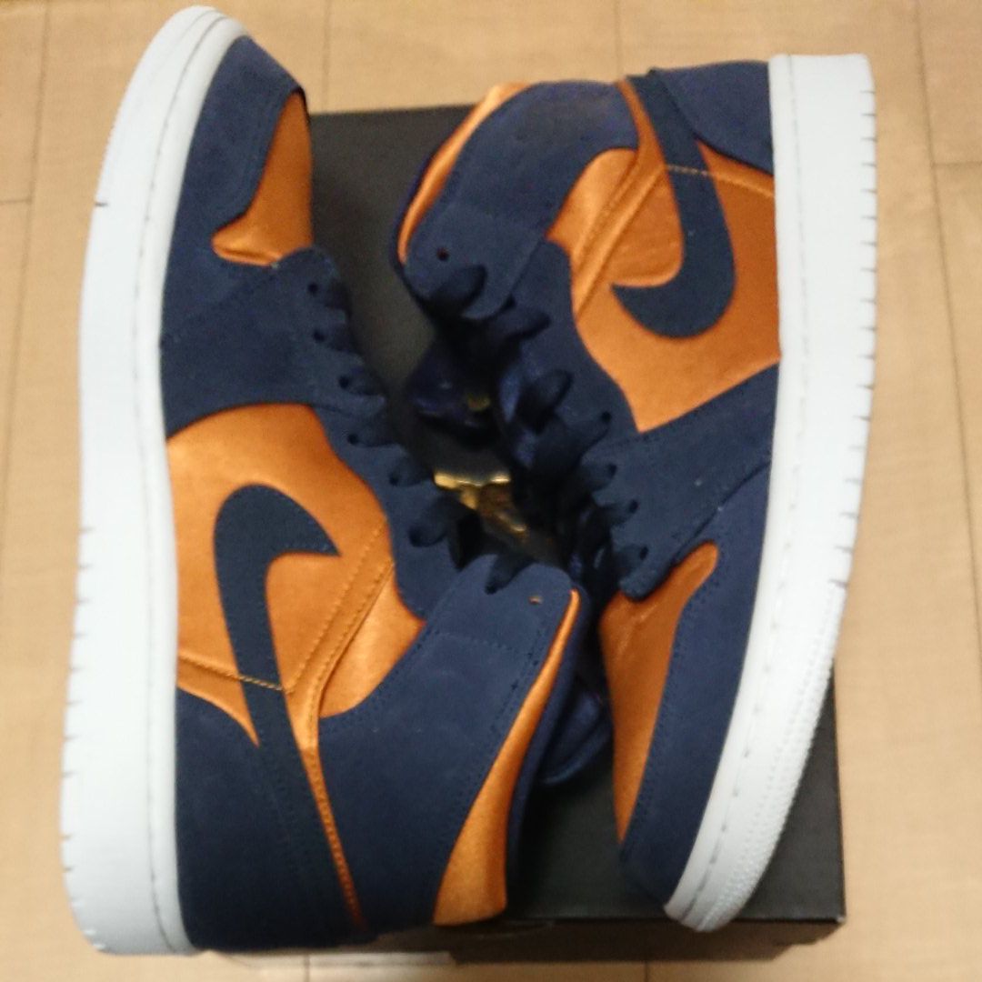 Nike Air Jordan 1 Mid "Satin Gold"