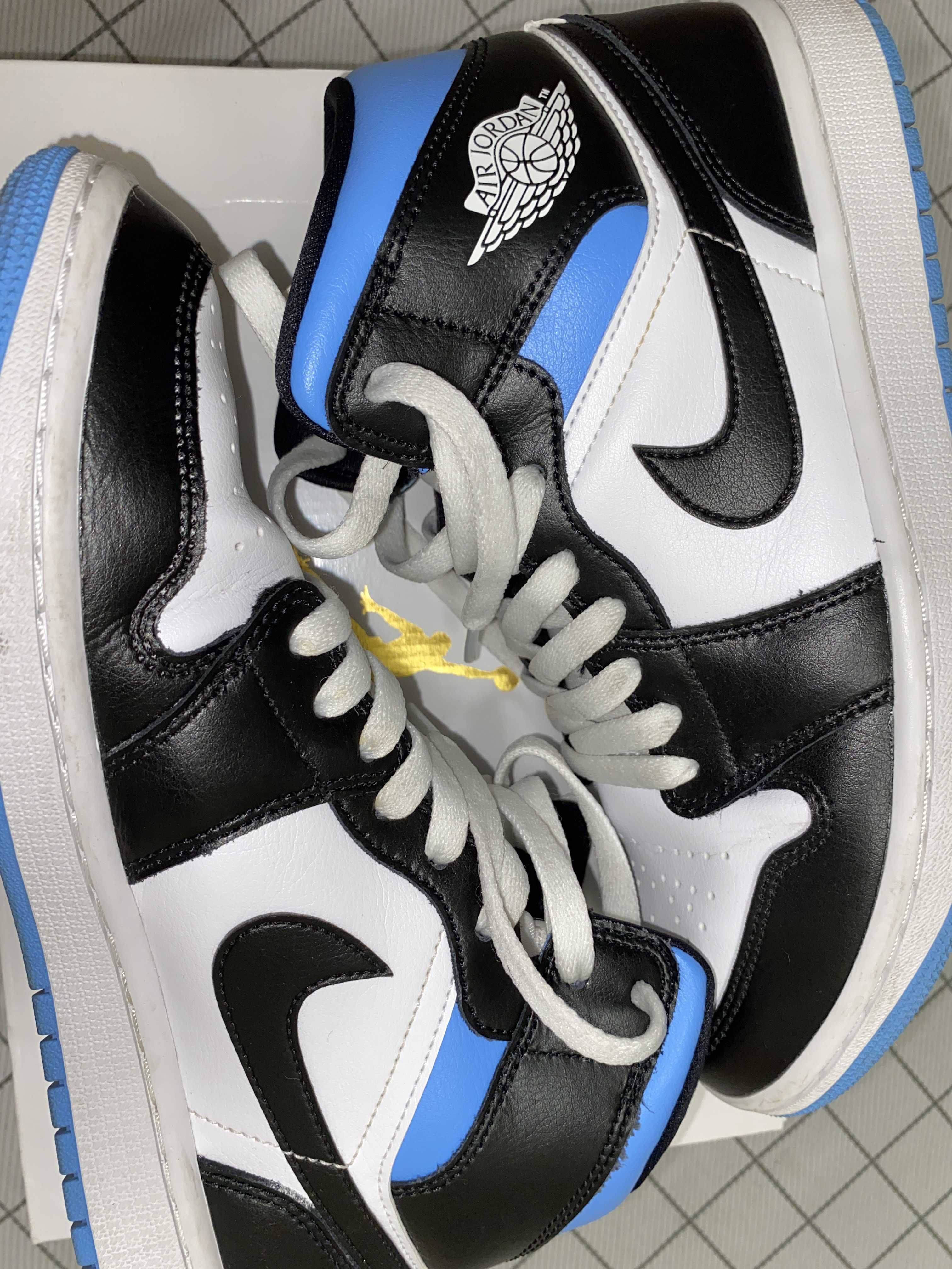 Nike Women's Air Jordan 1 Mid "Black/University Blue"