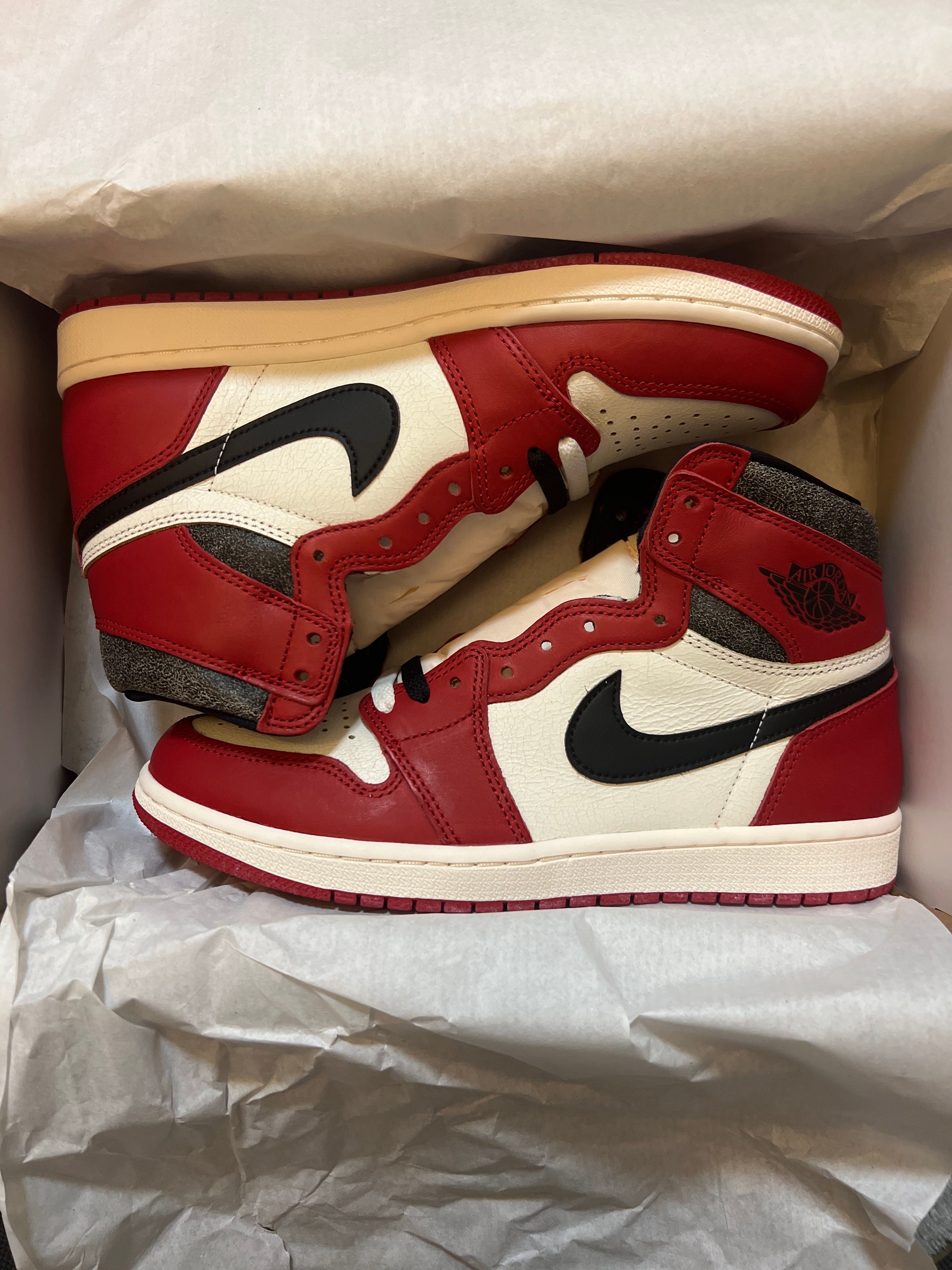 Nike Air Jordan 1 High OG "Lost & Found/Chicago"