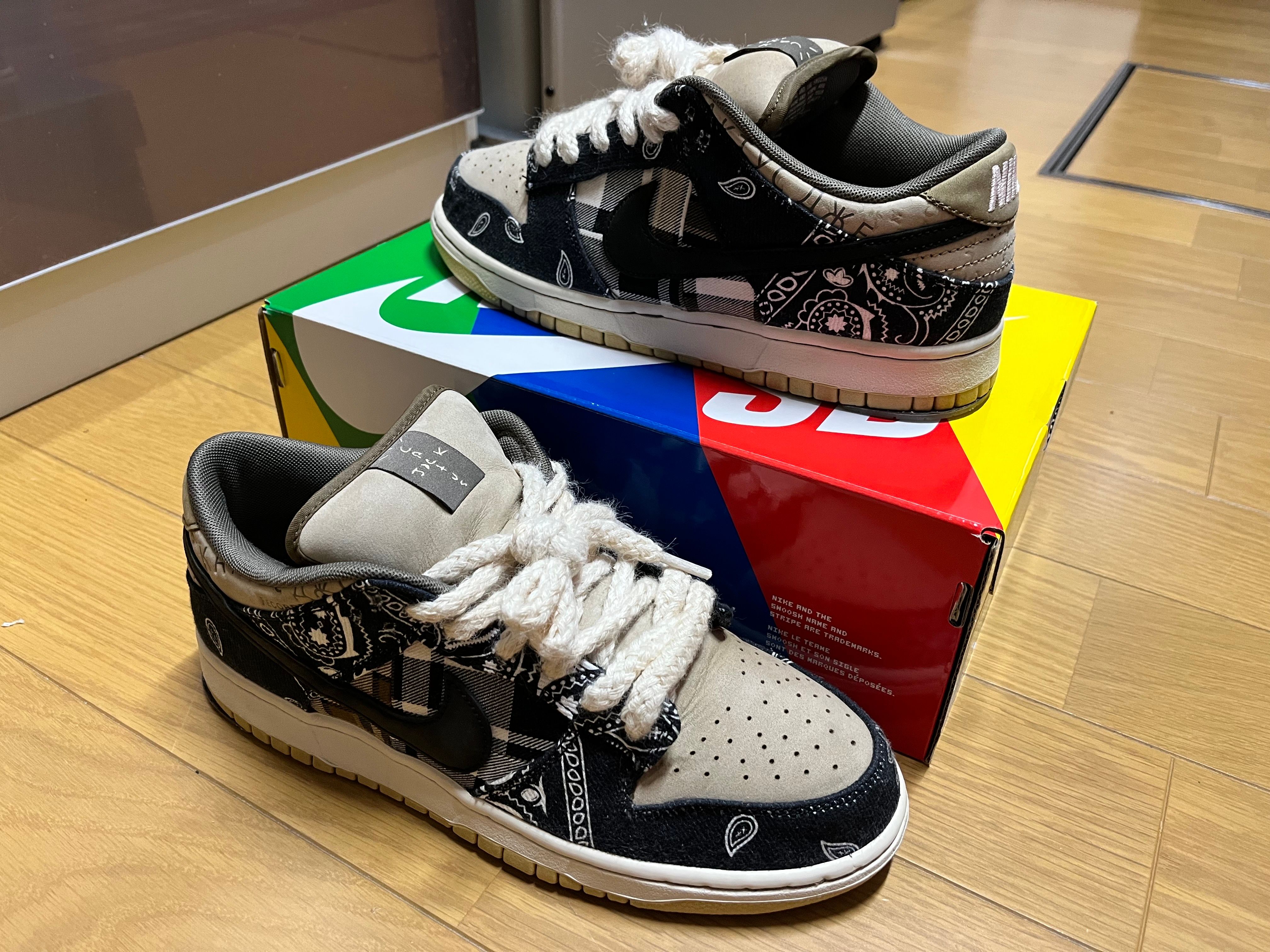 Travis Scott × Nike SB Dunk Low "Black/Parachute Beige"