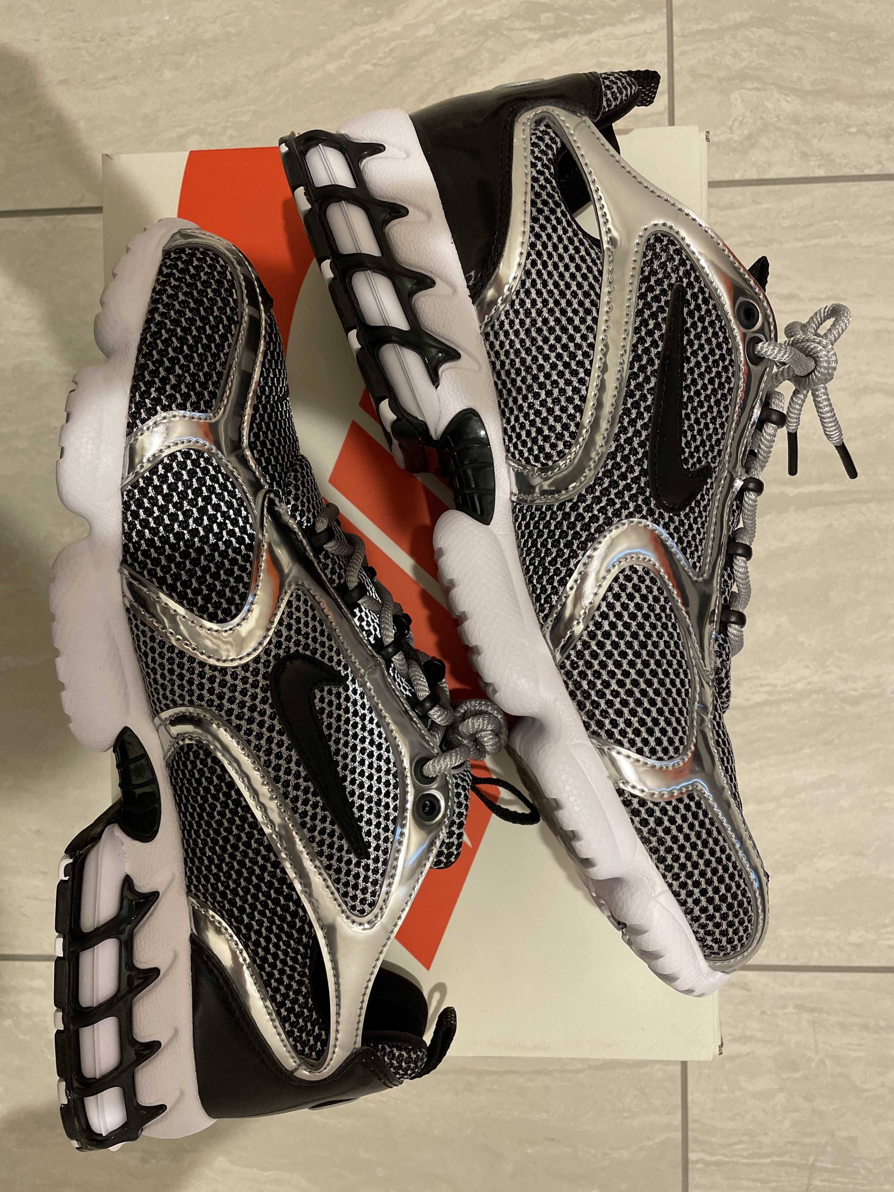 STUSSY × NIKE AIR ZOOM SPIRIDON CAGED "PURE PLATINUM/BLACK-WHITE"
