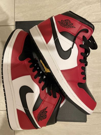 Nike Air Jordan 1 Mid "Chicago Black Toe"