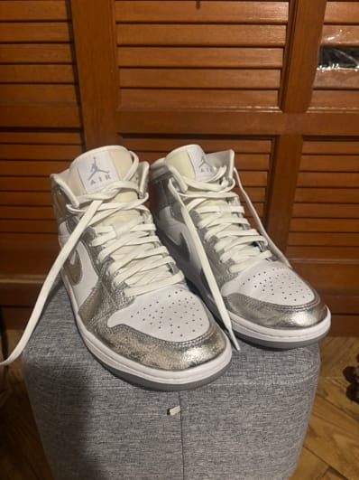 Nike Women's Air Jordan 1 Mid SE "Metallic Silver"