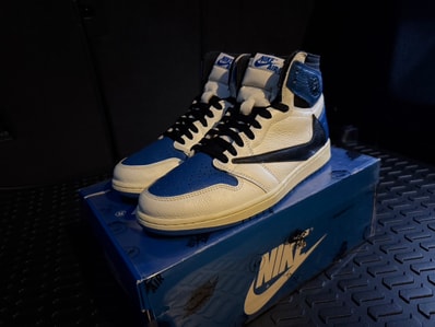 Travis Scott × fragment design × Nike Air Jordan 1 Retro High OG SP "Military Blue"