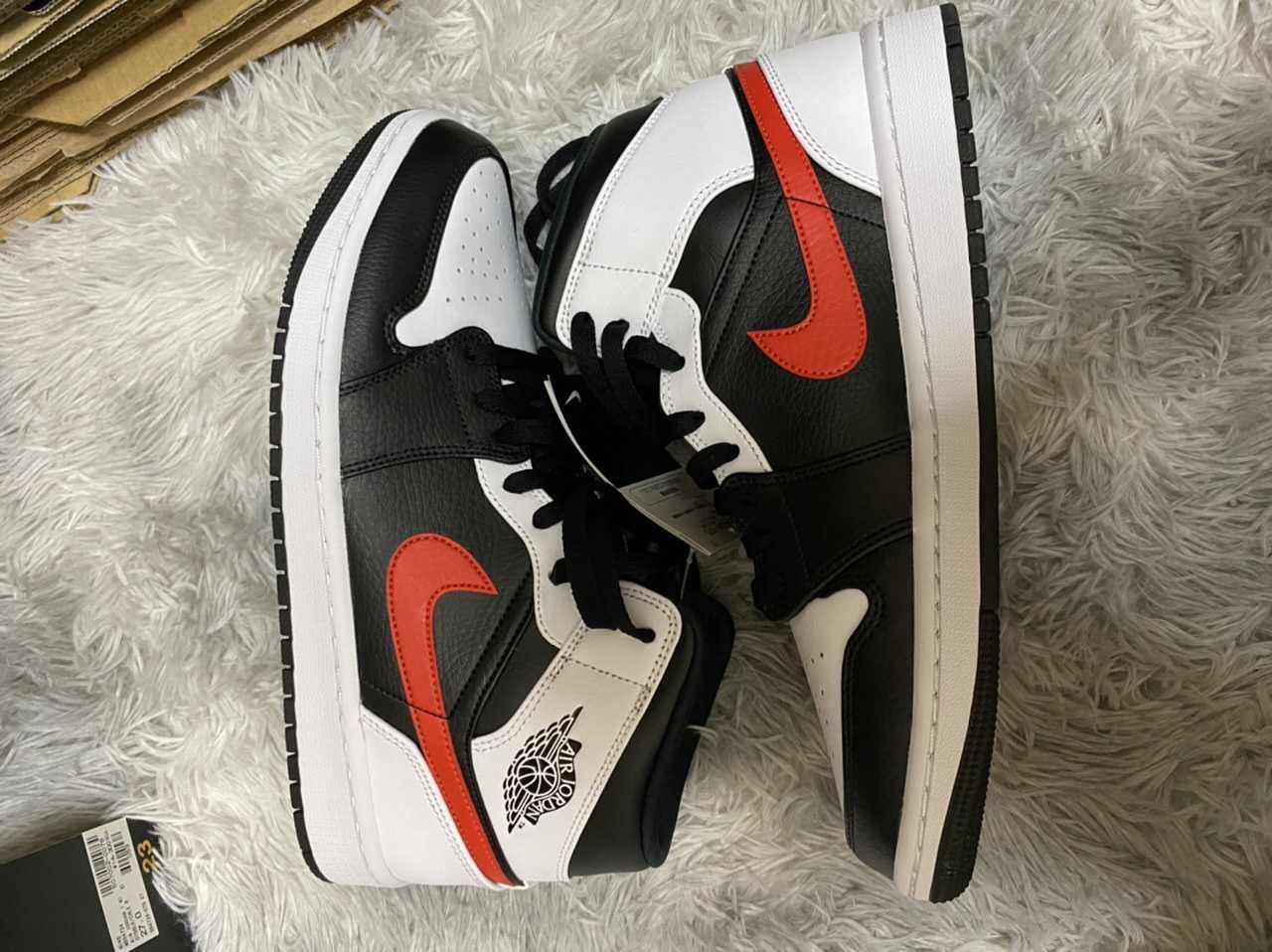 NIKE AIR JORDAN 1 MID "BLACK/CHILE RED/WHITE"