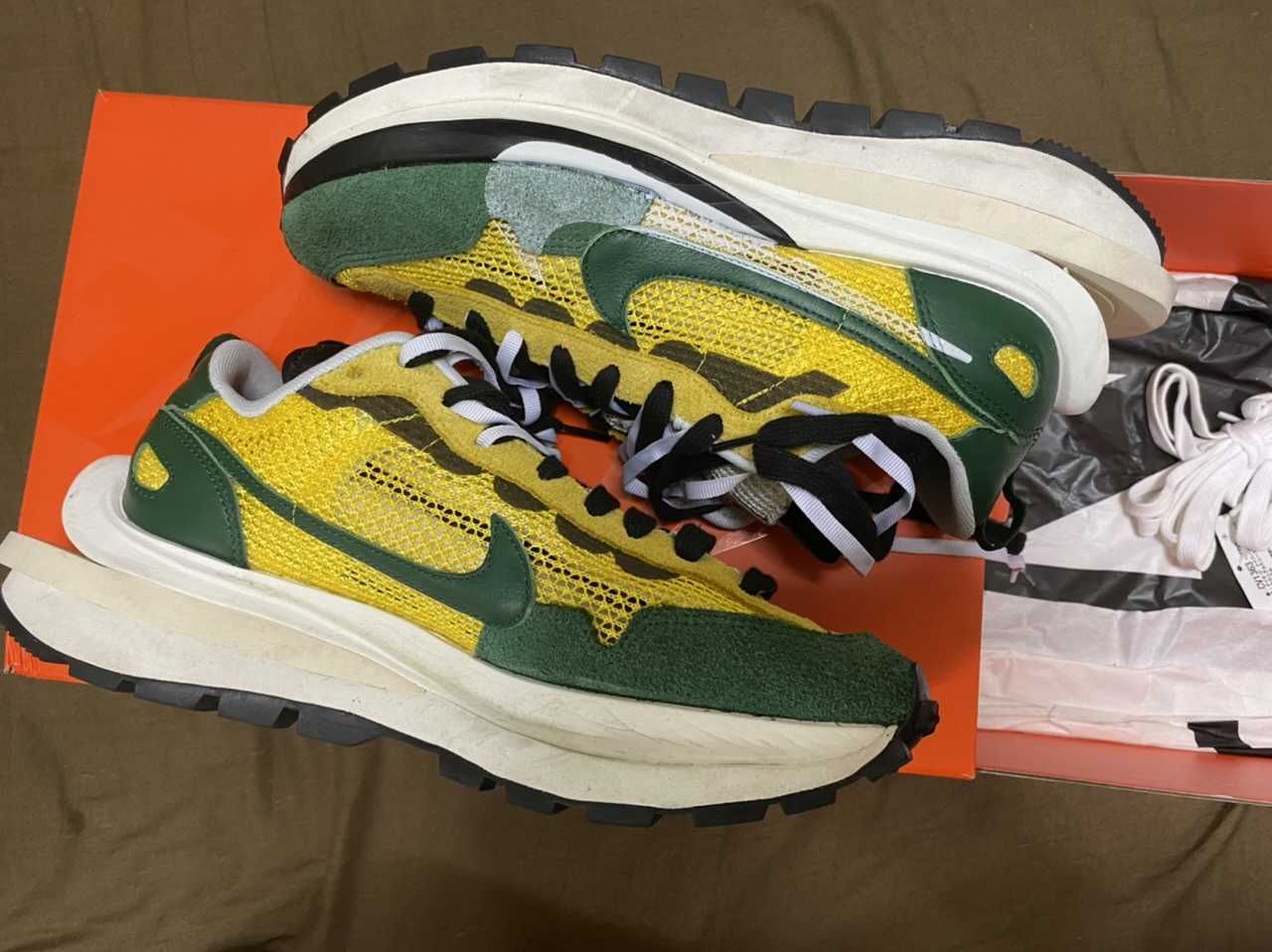 sacai × Nike Vapor Waffle "Tour Yellow/Stadium Green-Sail"