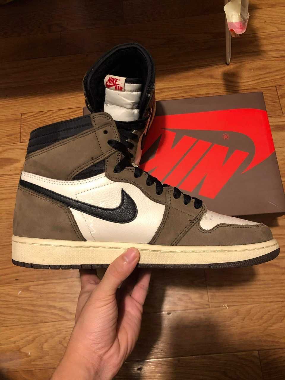 トラヴィススコット × ナイキ エアジョーダン1 レトロ ハイ OG ダークモカ CARRYME/Travis Scott × Nike Air Jordan 1 Retro High OG TS SP