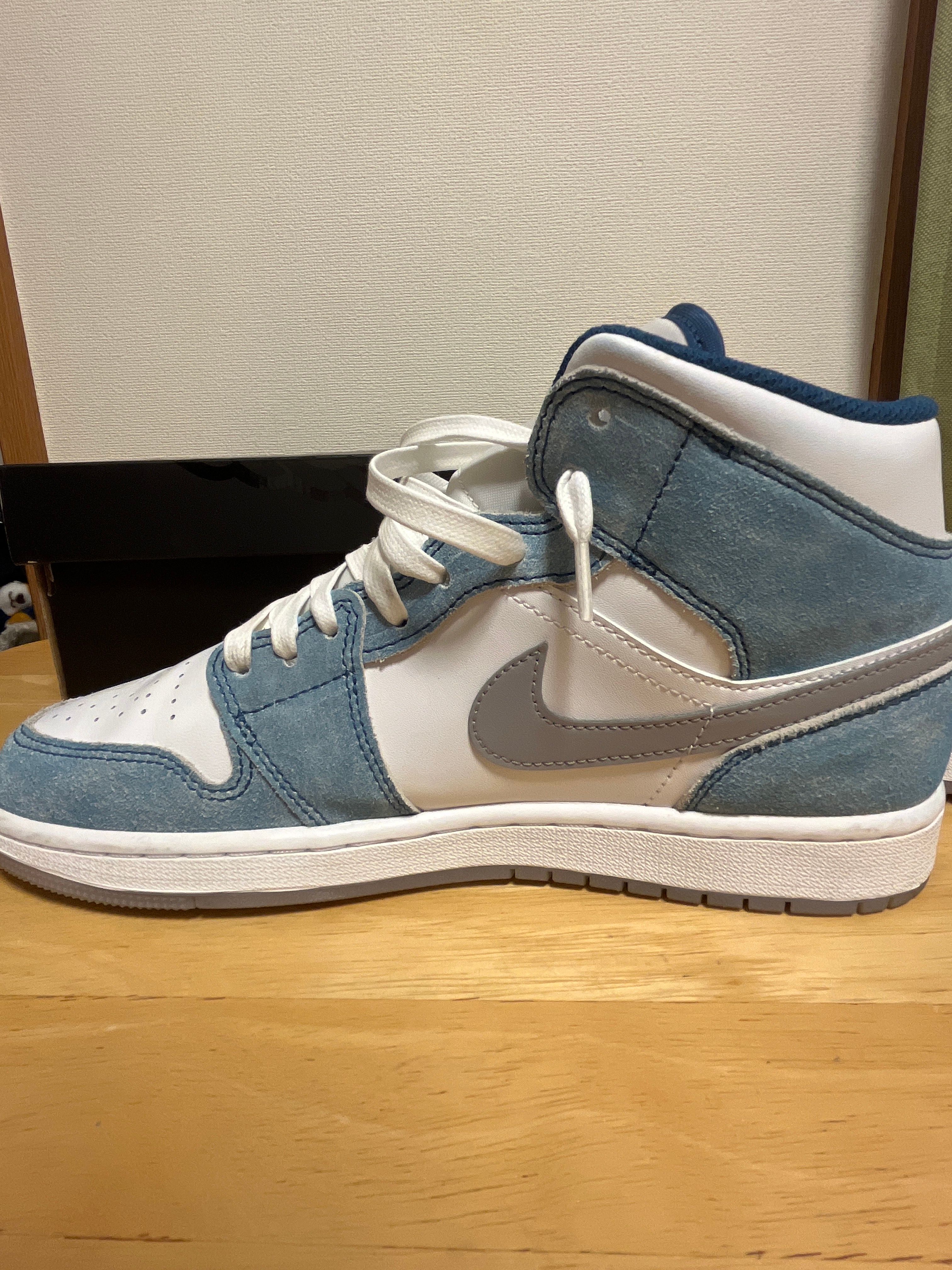 Nike Air Jordan 1 Mid SE "White/Hyper Royal/Red"