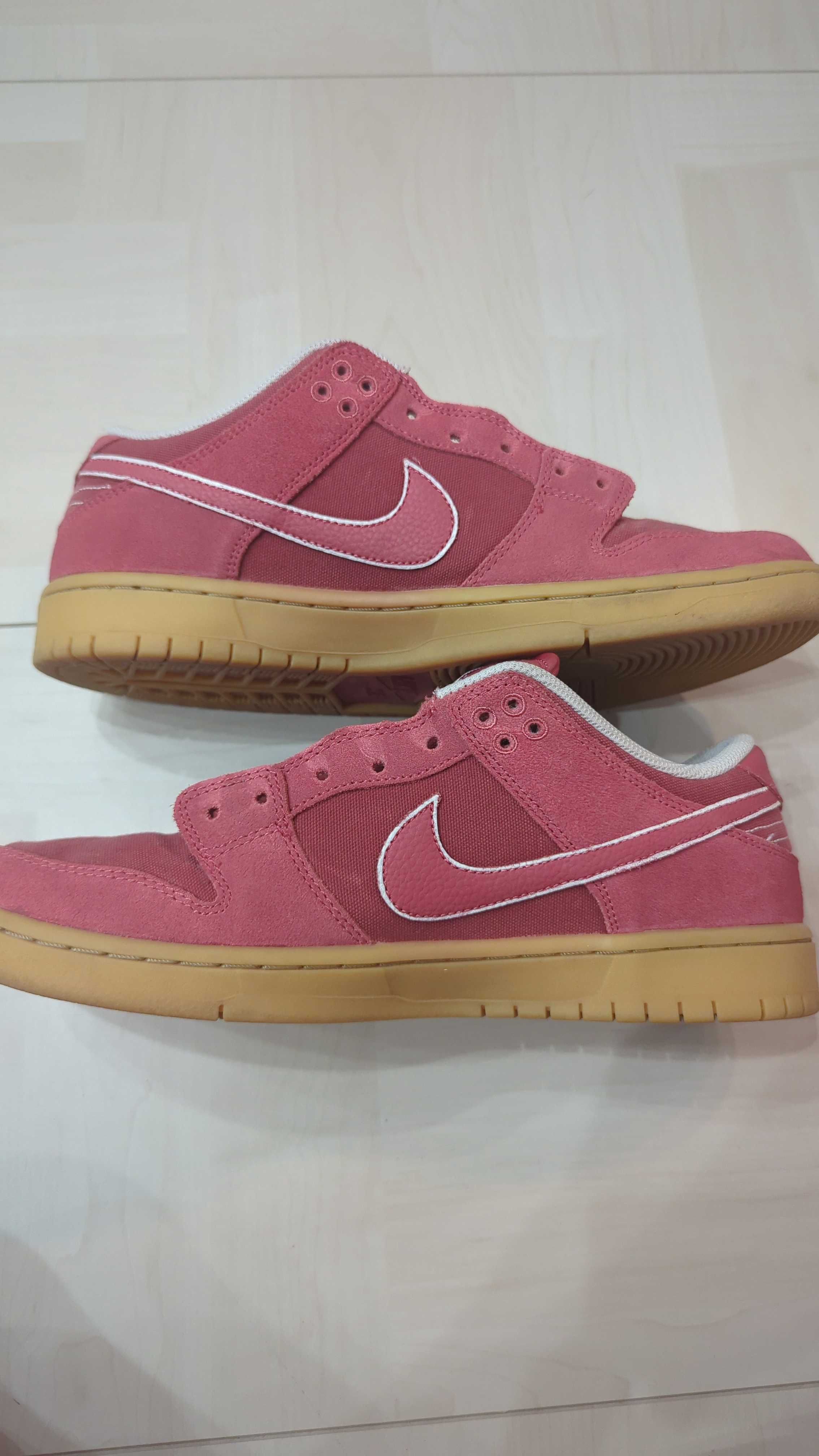 Nike SB Dunk Low "Adobe"