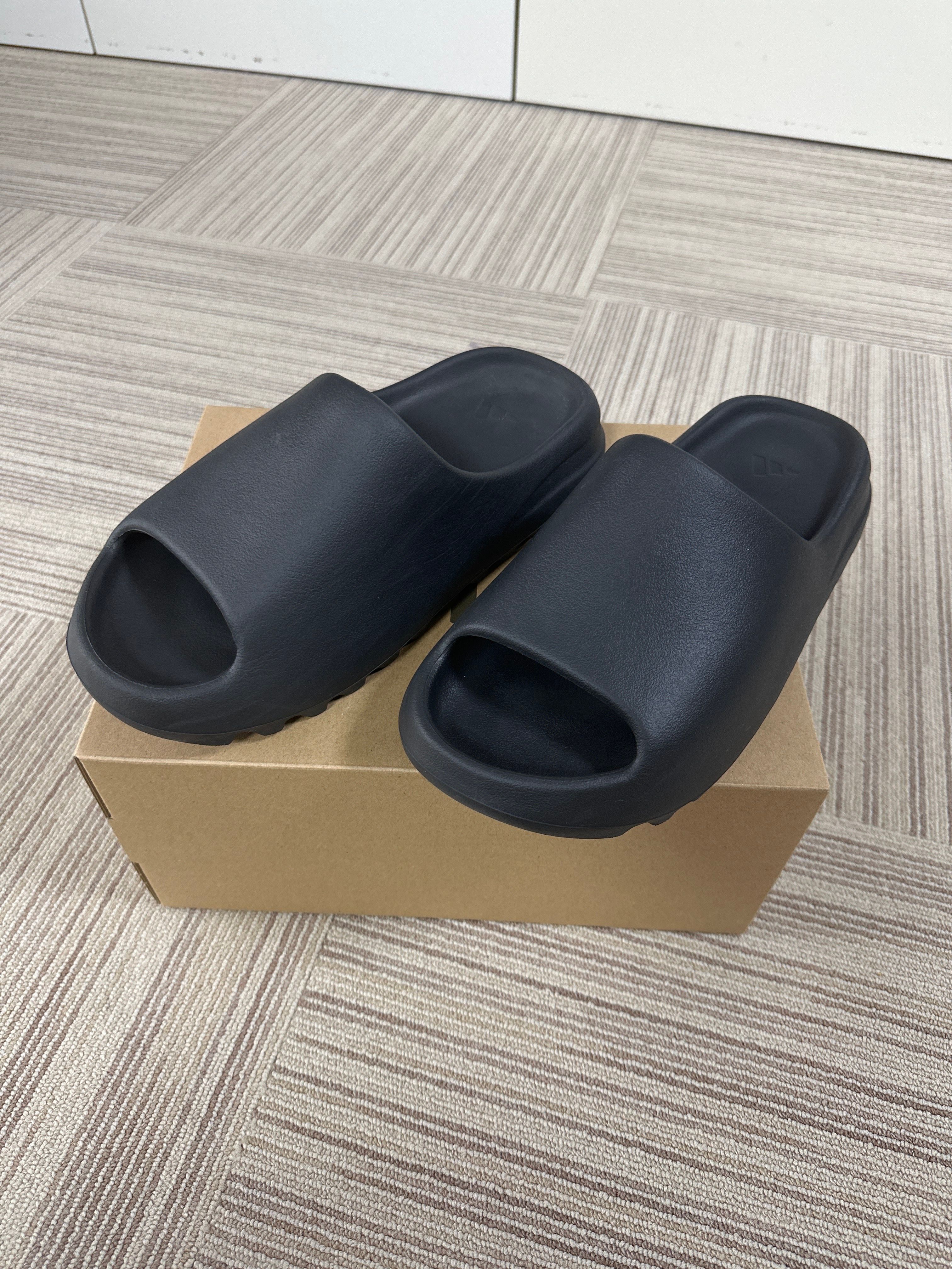 adidas YEEZY Slide "Onyx"