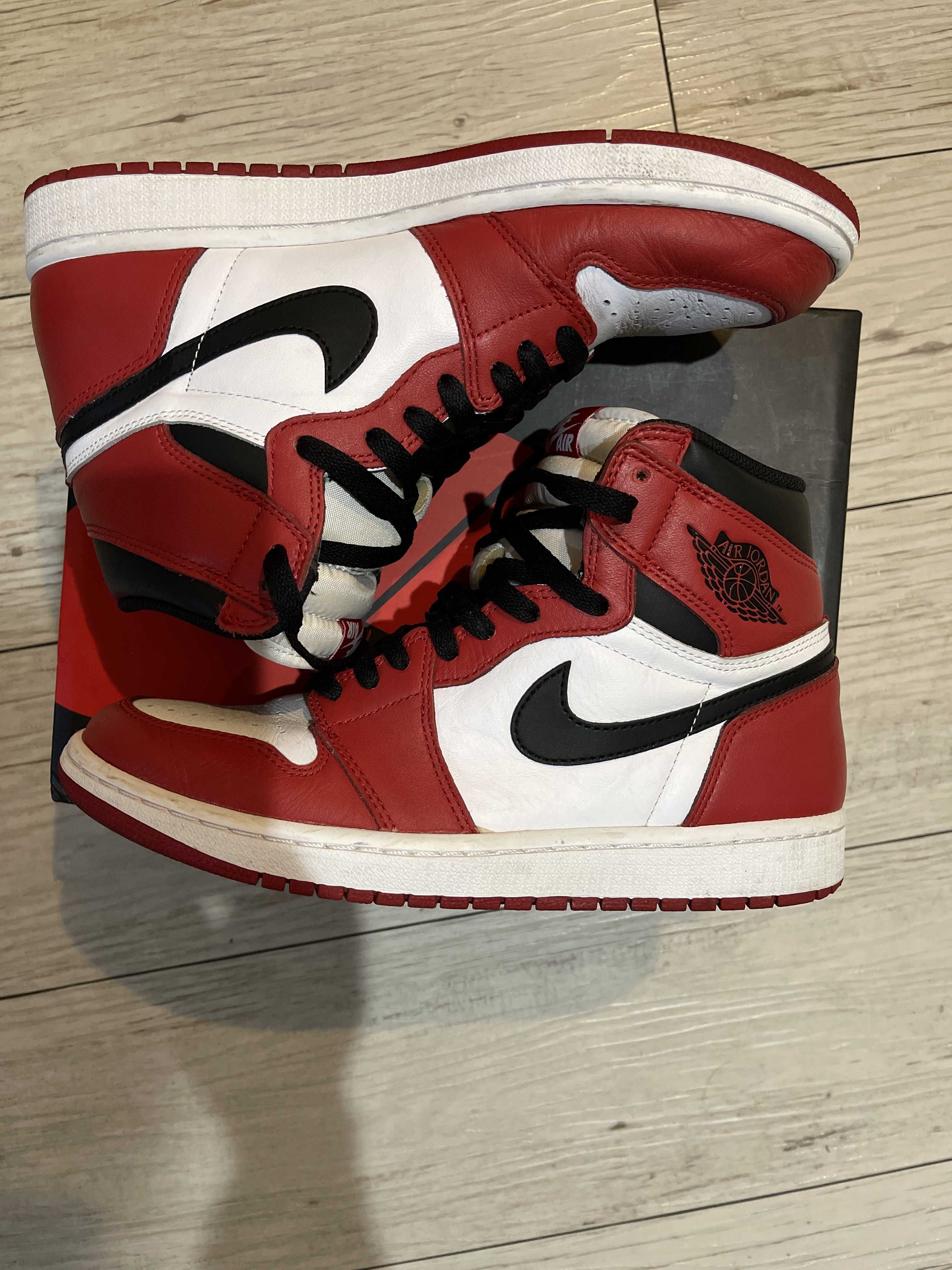 Nike Air Jordan 1 Retro High "Chicago" (2015)