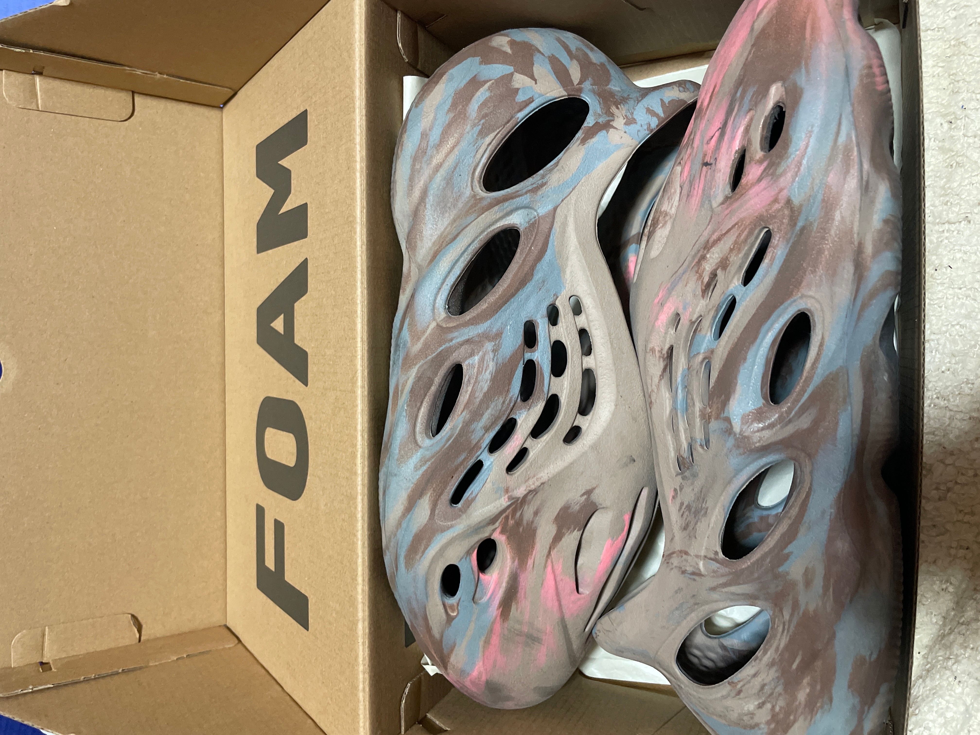 adidas YEEZY Foam Runner "Mx Sand Grey"